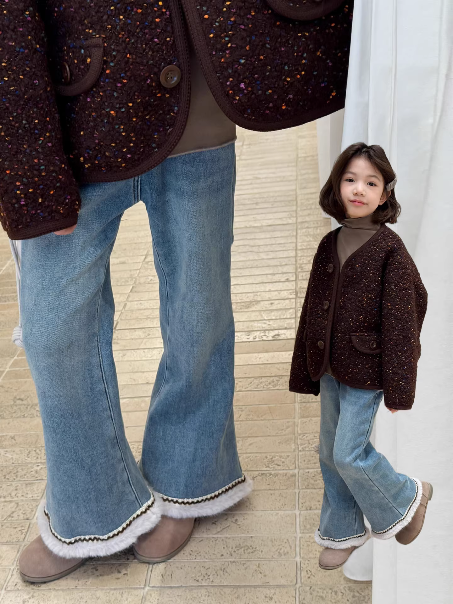 Quần áo trẻ em mùa đông 2025 kiểu Hàn Quốc mới dành cho bé gái, quần jeans ống loe lót lông mềm mại, đa năng, thời trang, dáng nhỏ nhắn, dài