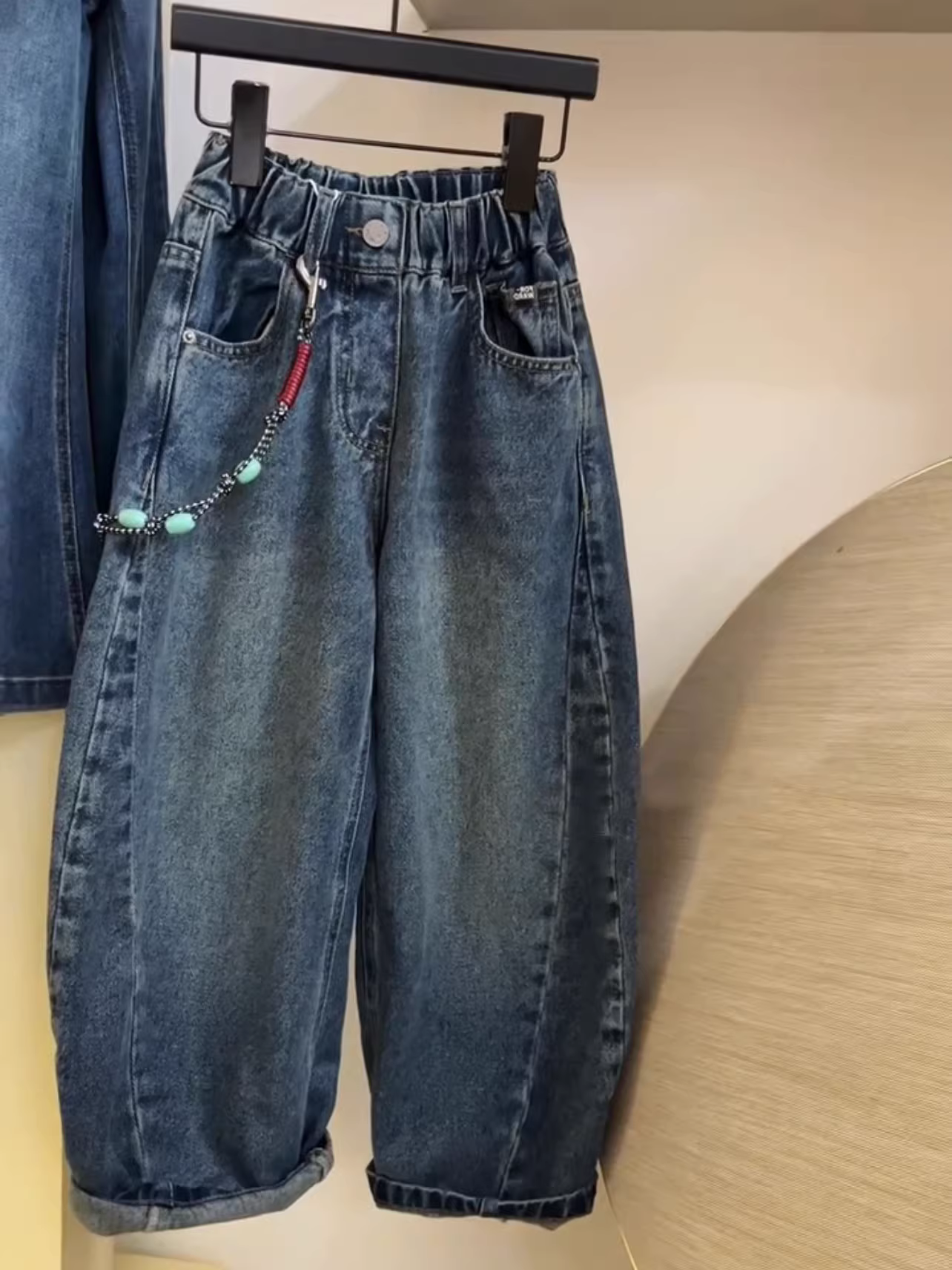 Quần jean ống rộng thẳng cho bé gái, quần áo trẻ em phong cách retro, quần jean dáng cong, quần trẻ em mùa thu