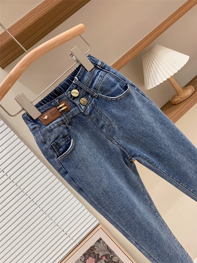 Quần jeans thun bé gái thu đông 2025 kiểu mới, quần bút chì ôm dáng cao cấp, chất liệu lót lông mềm mại, thời trang