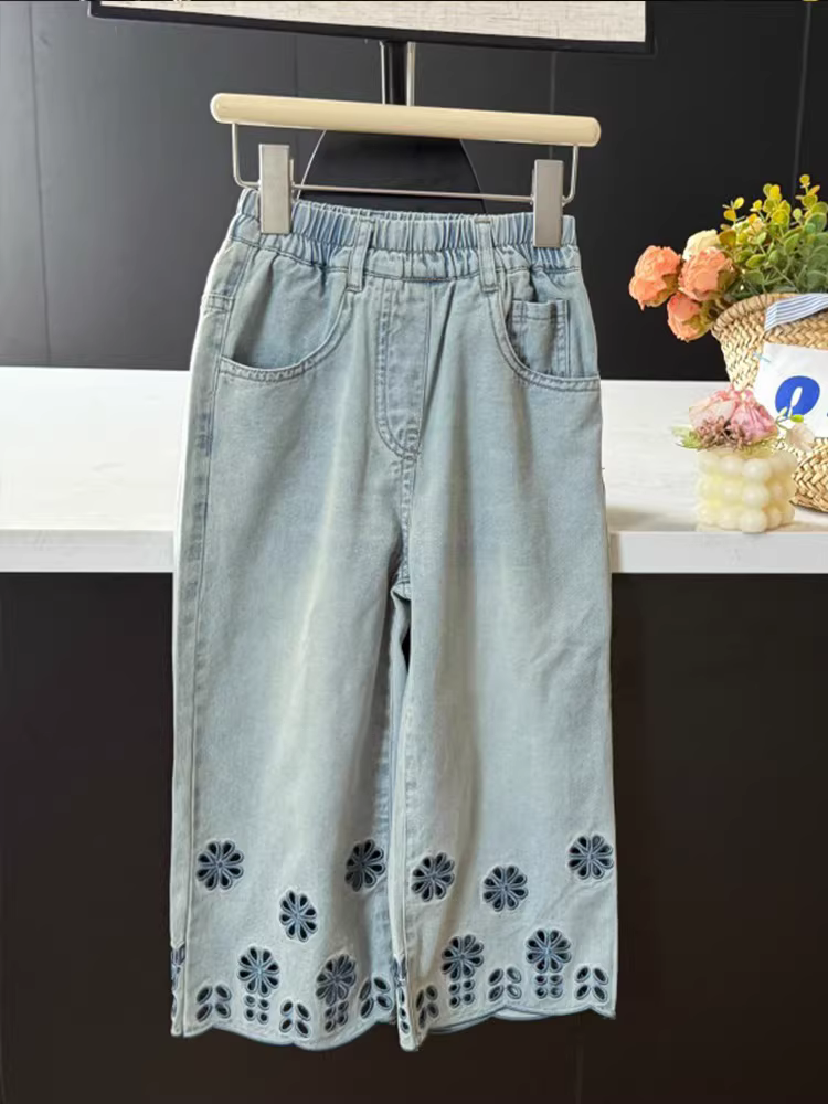 Quần jean ống đứng họa tiết hoa cho bé gái Quần áo trẻ em thời trang mùa thu quần dài thiết kế ống rộng quần thường ngày cho trẻ lớn hơn