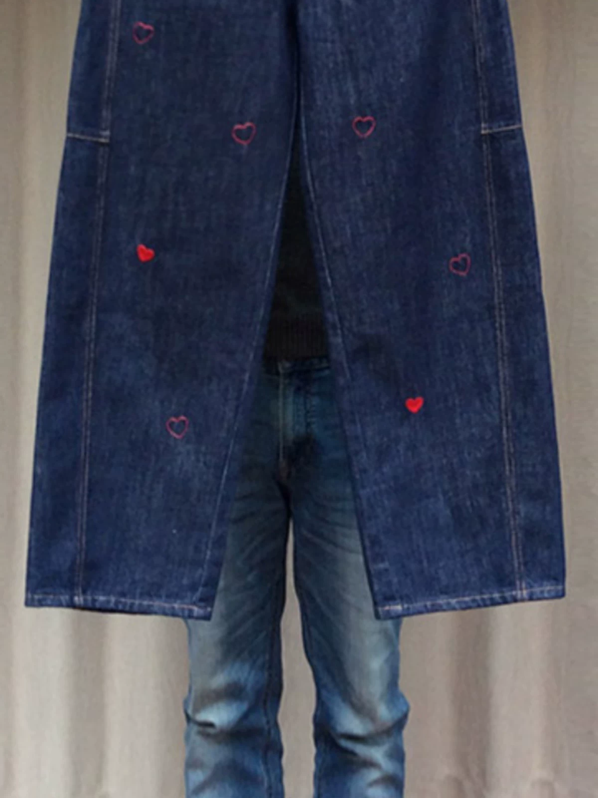 Quần jeans thêu hình trái tim cho bé gái, kiểu mới thu đông 2025, quần dài thời trang trẻ em, quần ống rộng xu hướng cho bé lớn