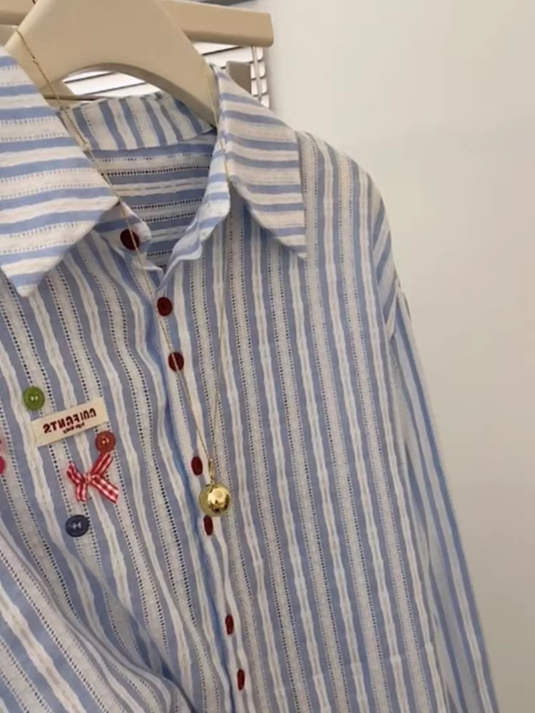 Áo sơ mi viền ren sành điệu cho bé gái, kiểu mới xuân thu 2025, áo sơ mi sọc xanh cho trẻ lớn