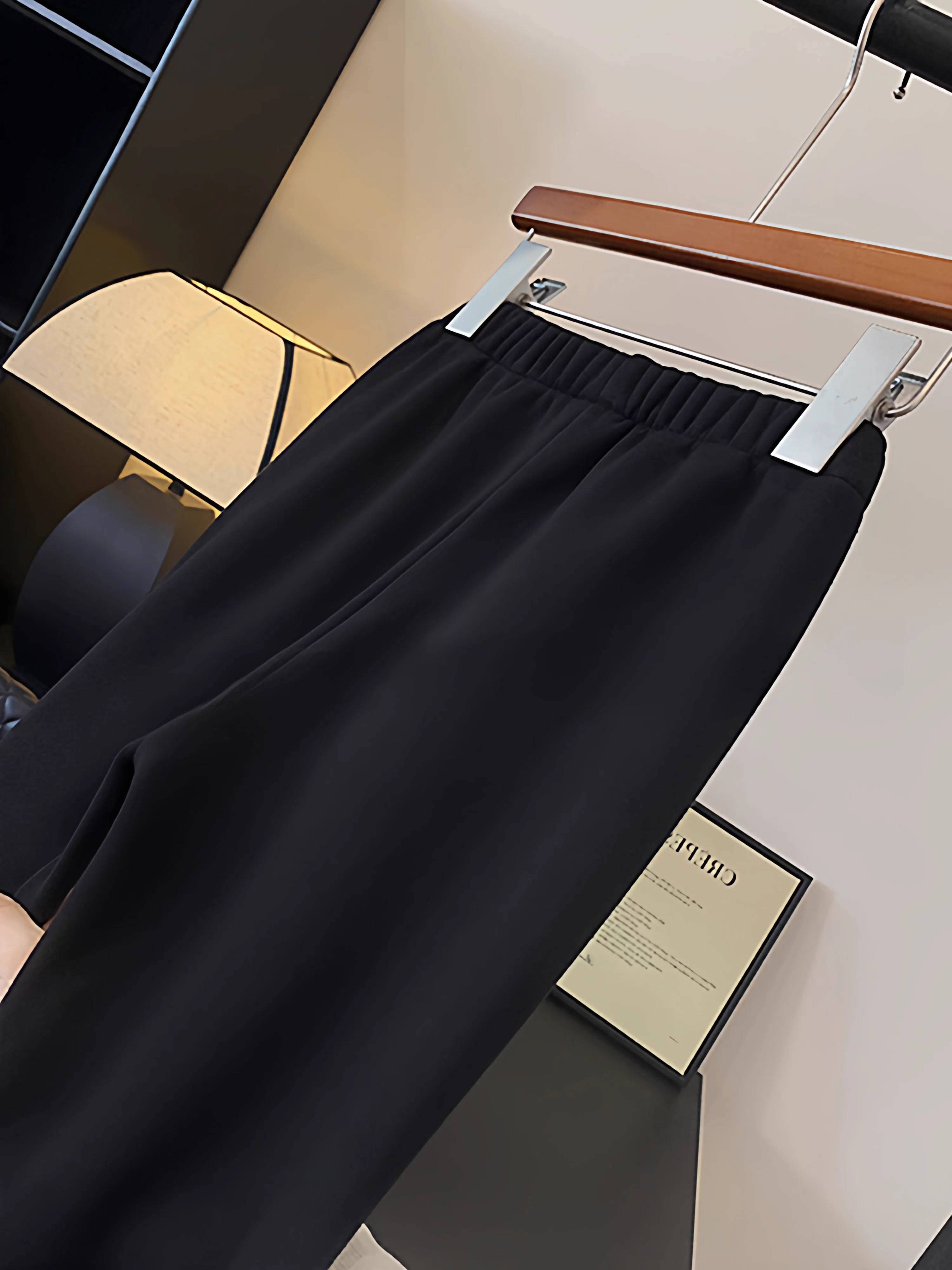 Quần ống loe ôm sát có lót lông cừu cạp cao dành cho nữ, bộ sưu tập thu đông mới, quần ống loe màu đen đa năng, phong cách giản dị dành cho trẻ lớn.