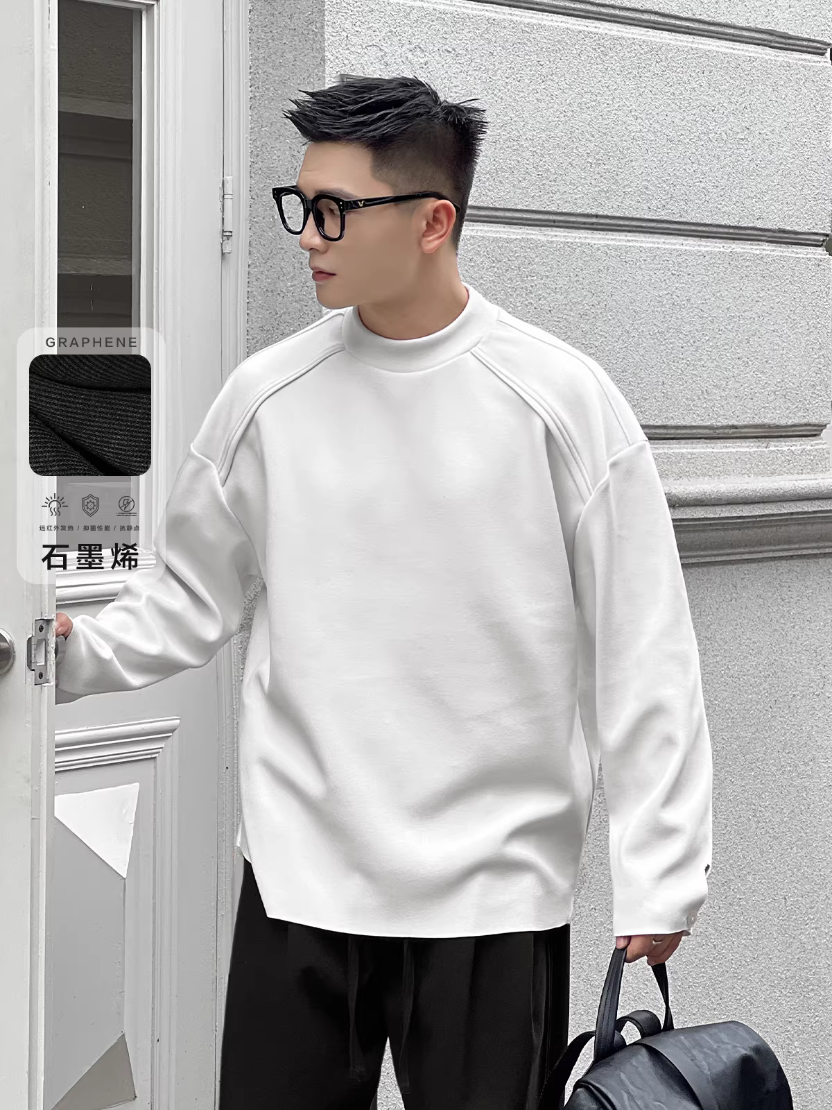 Trang phục số 22: Áo thun giữ nhiệt dài tay nam có graphene làm nóng bằng tia hồng ngoại xa để giữ ấm, thích hợp làm lớp lót bên trong.