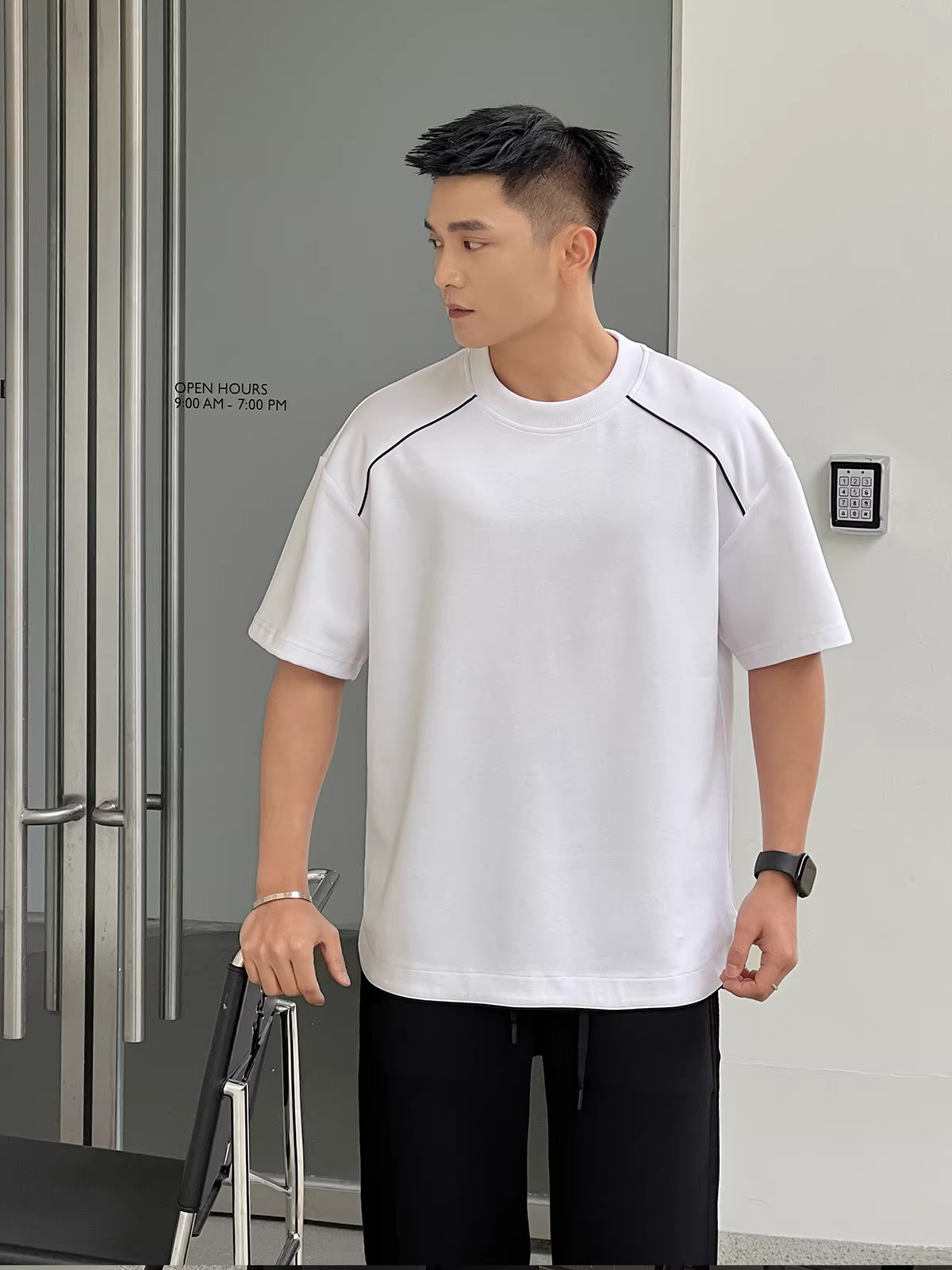 Trang phục số hai mươi hai [Đường viền vai phối màu tôn lên chiều rộng vai] Cảm giác cao cấp với đường may ở viền Áo thun mùa hè tay ngắn