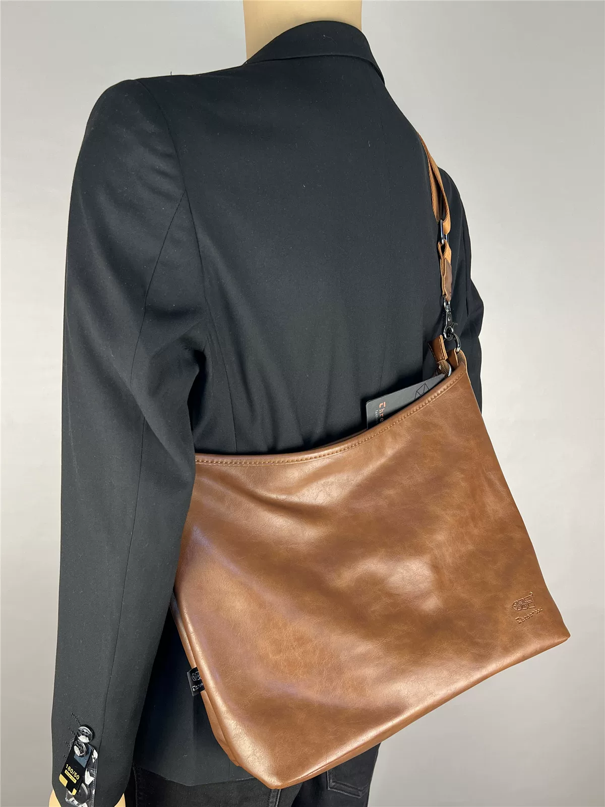 Túi đeo chéo nam hợp thời trang, túi đeo nách, túi tote, túi đeo vai đơn giản, túi đi xe máy dung tích lớn thông thường, ba lô mới 2024