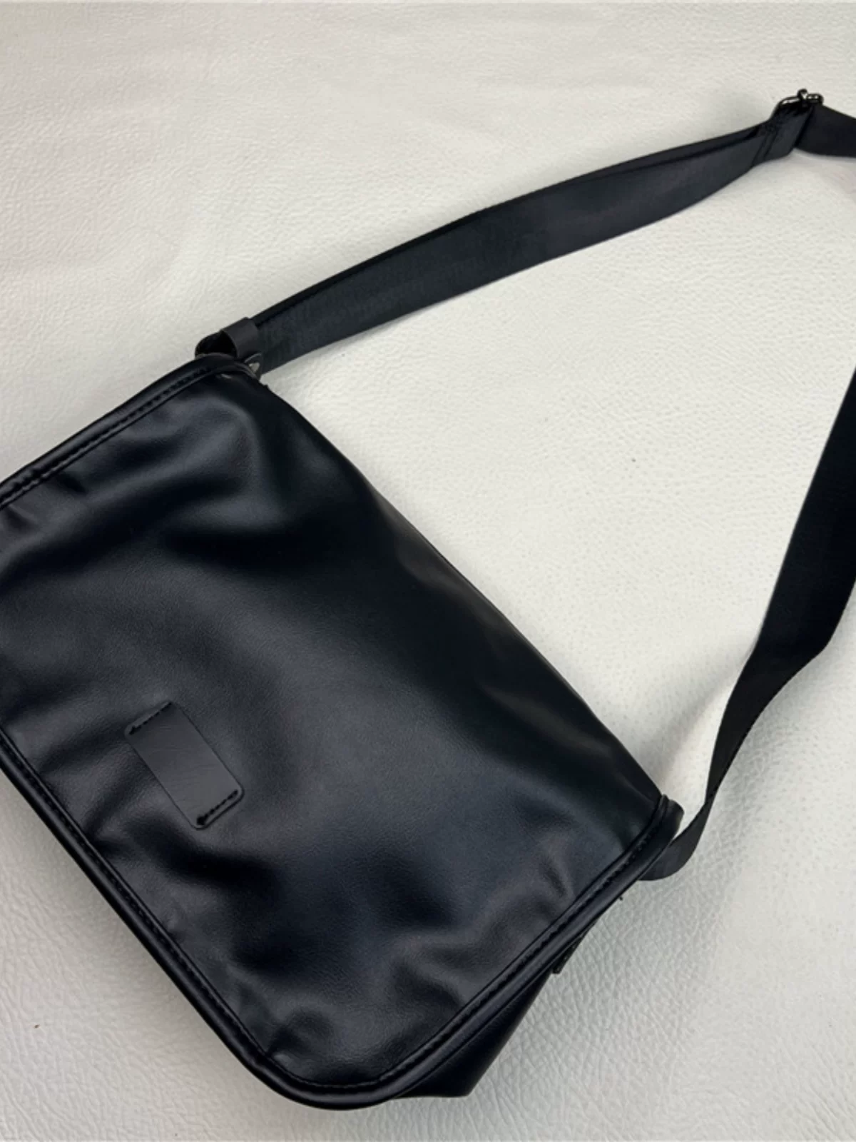 Túi đeo chéo nam da mềm thời trang 2025, phong cách giản dị, hợp xu hướng, chất liệu PU, kiểu dáng thể thao, dành cho học sinh, đi xe máy, túi lớn