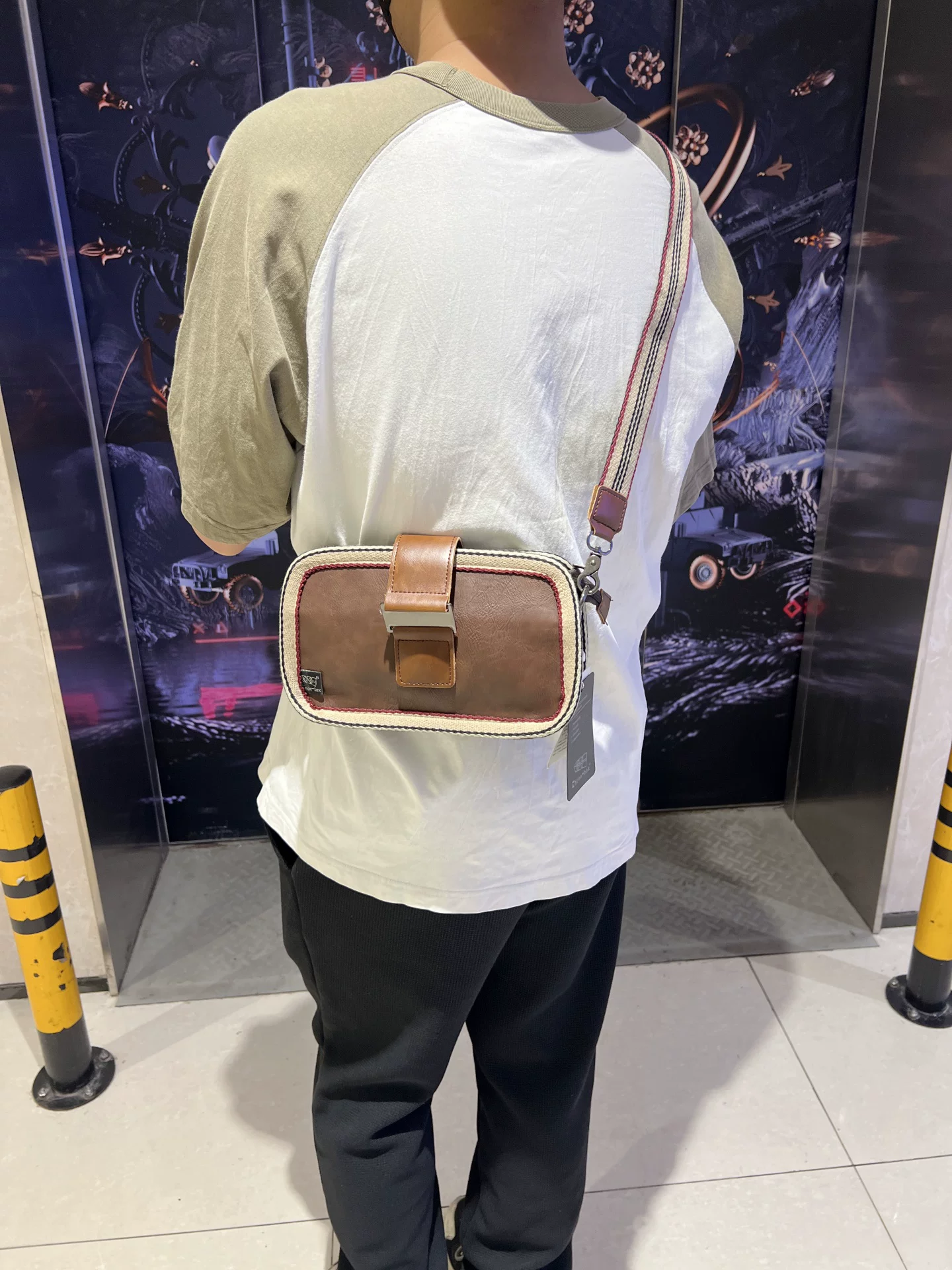 2026 mới hợp thời trang thương hiệu túi đeo chéo nam ngoài trời túi đeo vai sọc cổ điển khóa túi Boston túi đựng điện thoại nữ