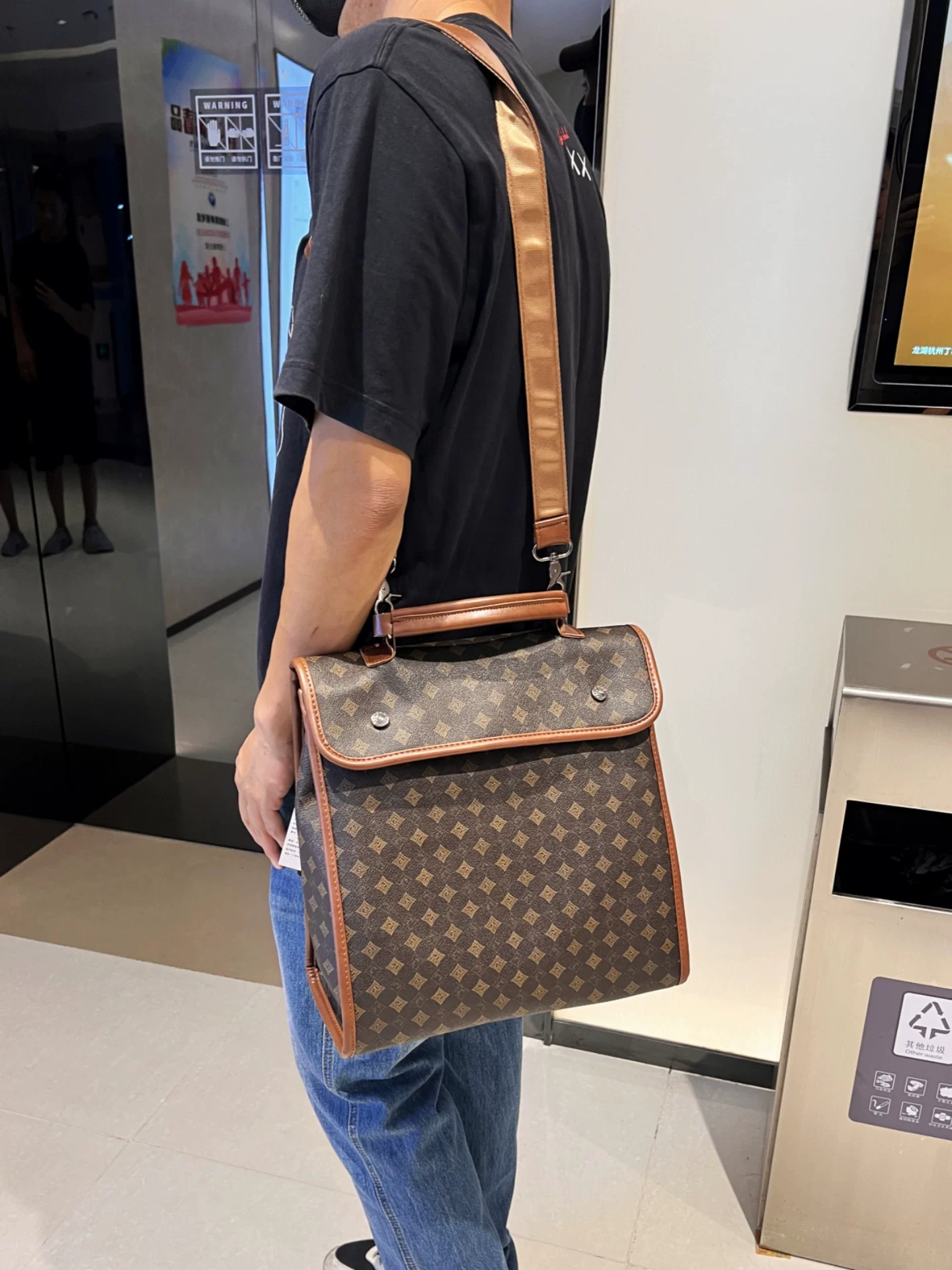 Ba lô nam đa năng, thời trang thương hiệu Three-Box, có thể đeo tay, đeo vai, đeo chéo, túi lớn phối PVC