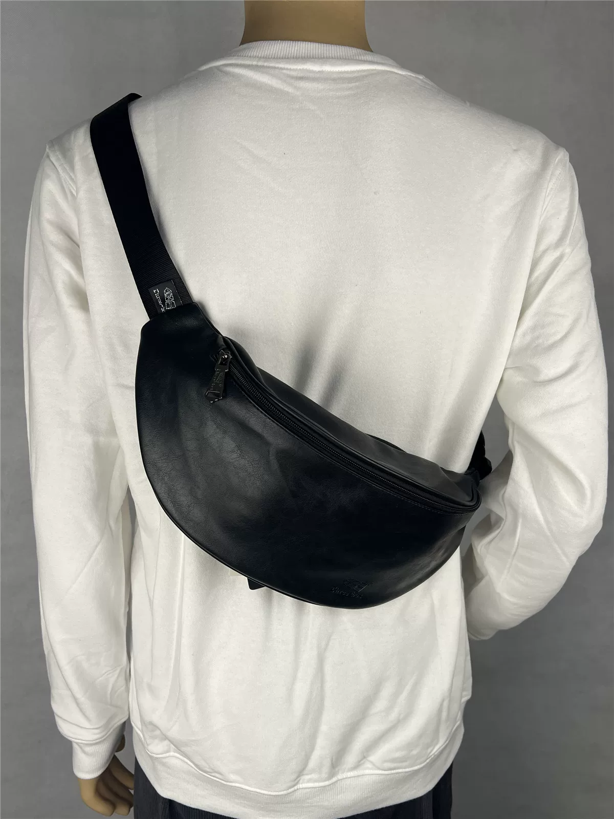Túi đeo vai nam thời thượng 2025, phong cách đường phố, chất liệu da mềm Hàn Quốc và Nhật Bản, túi đeo ngực, balo đeo trước cá tính, túi đựng điện thoại, túi đeo chéo