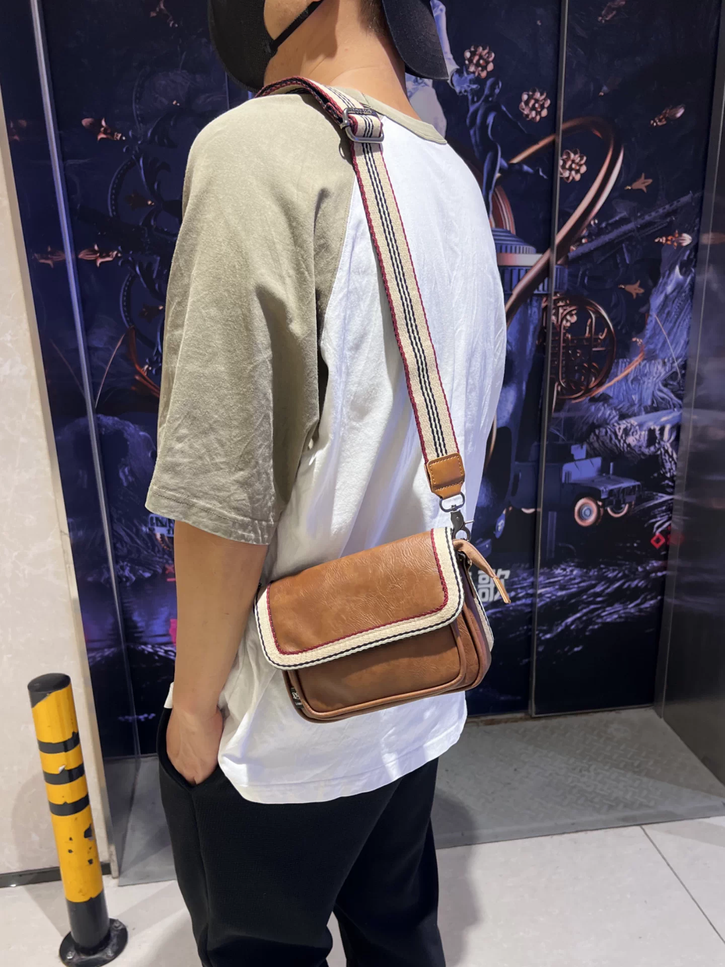 Túi đeo chéo da PU Nhật Bản retro 2025 thời trang nam, dây nơ unisex, túi đeo vai mini, túi thể thao đựng điện thoại