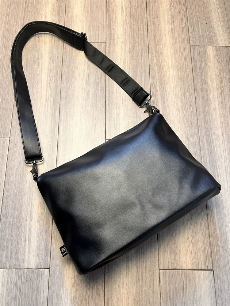 Túi nam thời thượng Three-Box 2025, túi đeo chéo đơn giản nhưng sang trọng với thiết kế độc đáo.