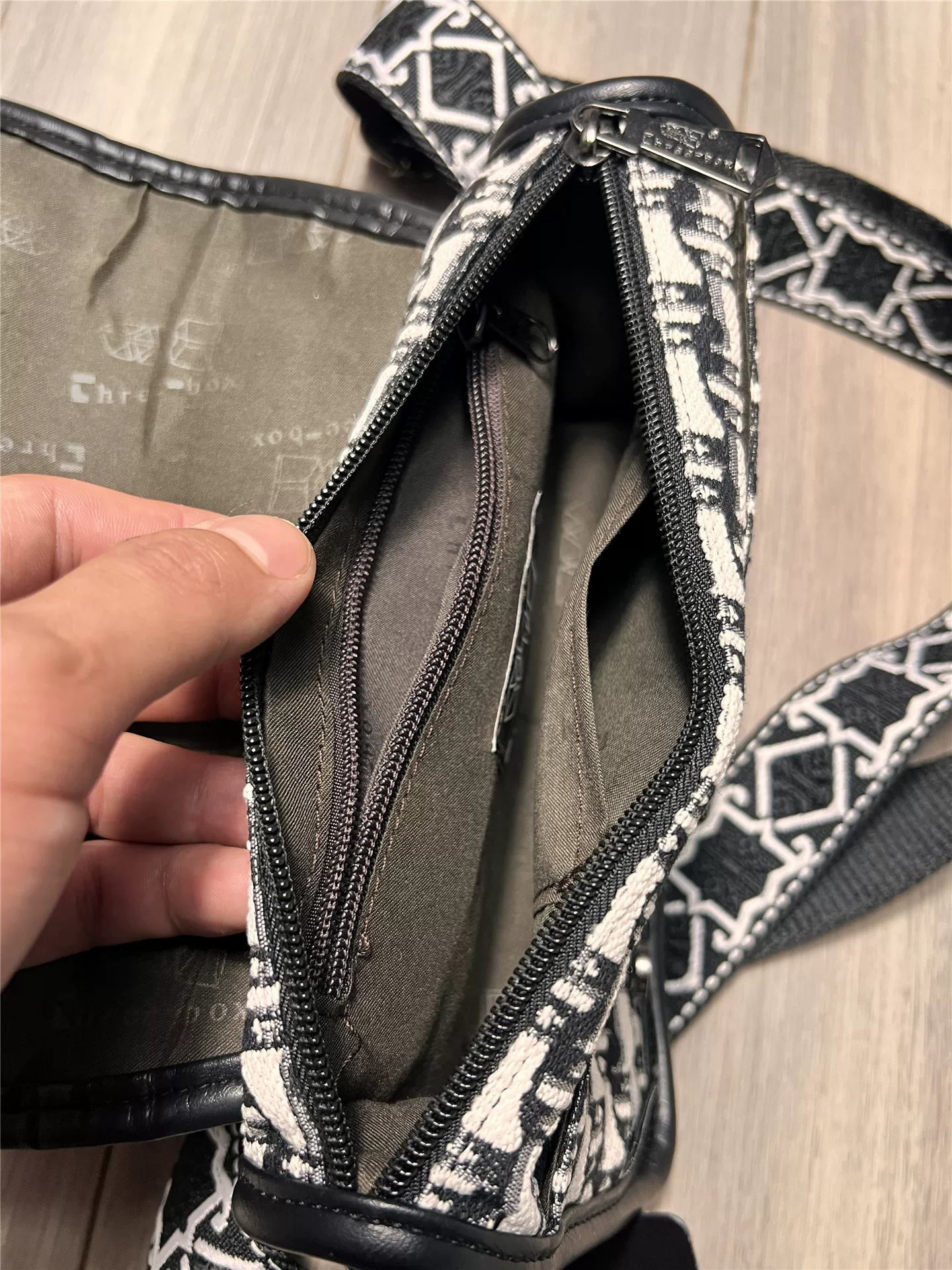 Túi đeo chéo nam nữ họa tiết răng cưa kiểu Nhật thời trang năm 2025, balo vải bố dành cho tuổi teen, túi đeo chéo phong cách ins