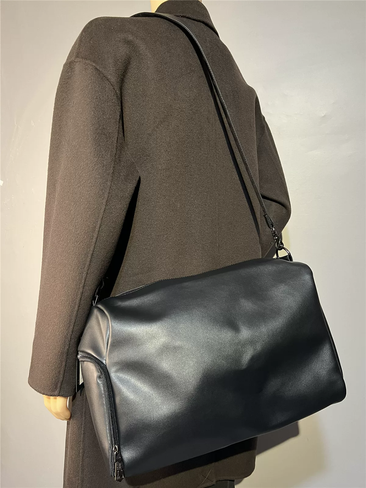 Túi đeo vai nam da thật phong cách Hàn Quốc thời thượng 2024, chất liệu da mềm, kiểu đeo chéo, balo lớn, dùng được cho ngoài trời, đựng đồ vệ sinh cá nhân, đồ tập thể dục