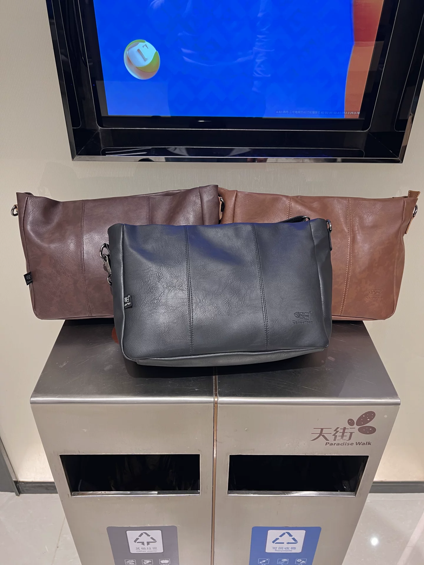 Túi đeo chéo nam thời trang Hàn Quốc 2025 kiểu đơn giản, chất liệu da mềm, balo đi làm, túi đựng đồ vệ sinh cá nhân nam