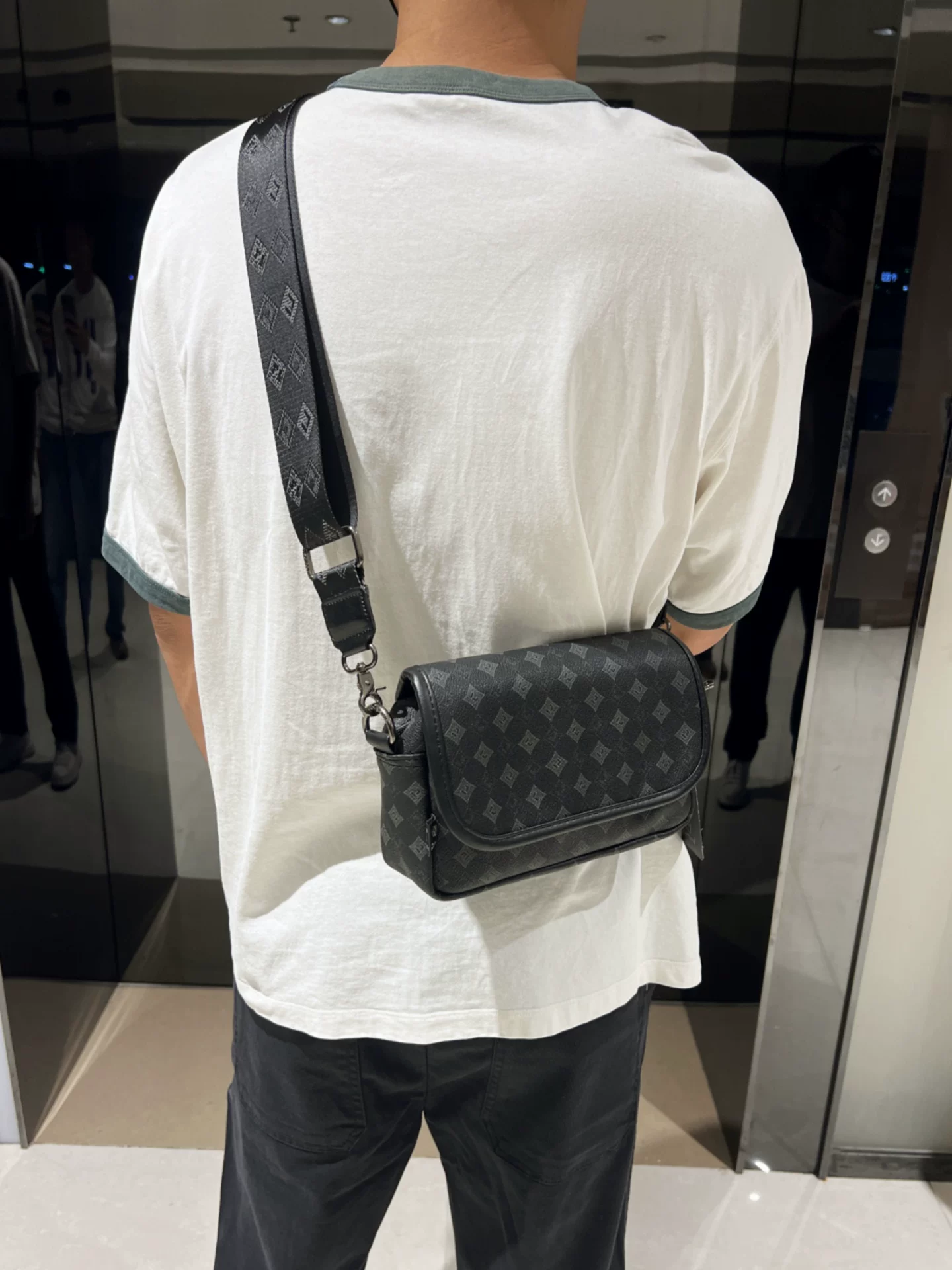 Túi đeo chéo unisex phong cách Âu Mỹ, ba ngăn, sản phẩm mới, túi đeo vai nam, balo đeo ngực phong cách ins