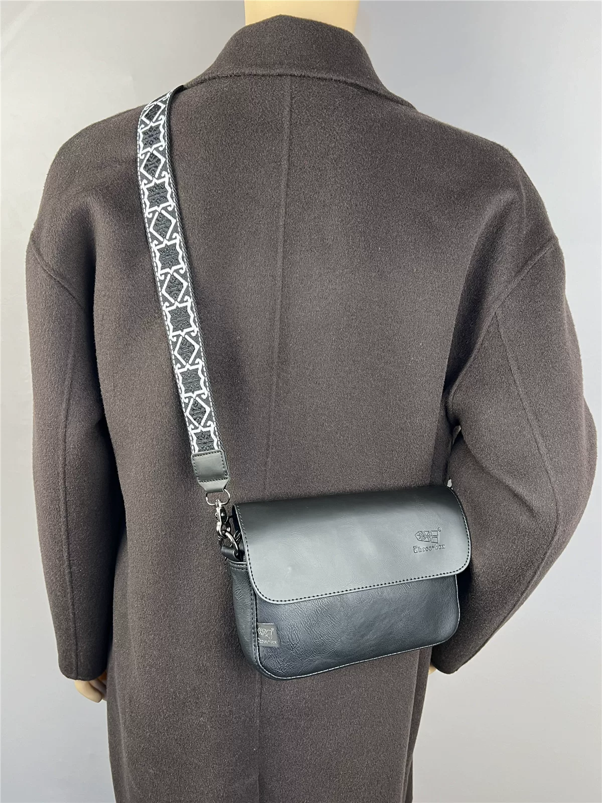 Túi đeo vai nam thời thượng 2025, túi đeo chéo phong cách quốc dân, túi da mềm đơn giản unisex dành cho sinh viên