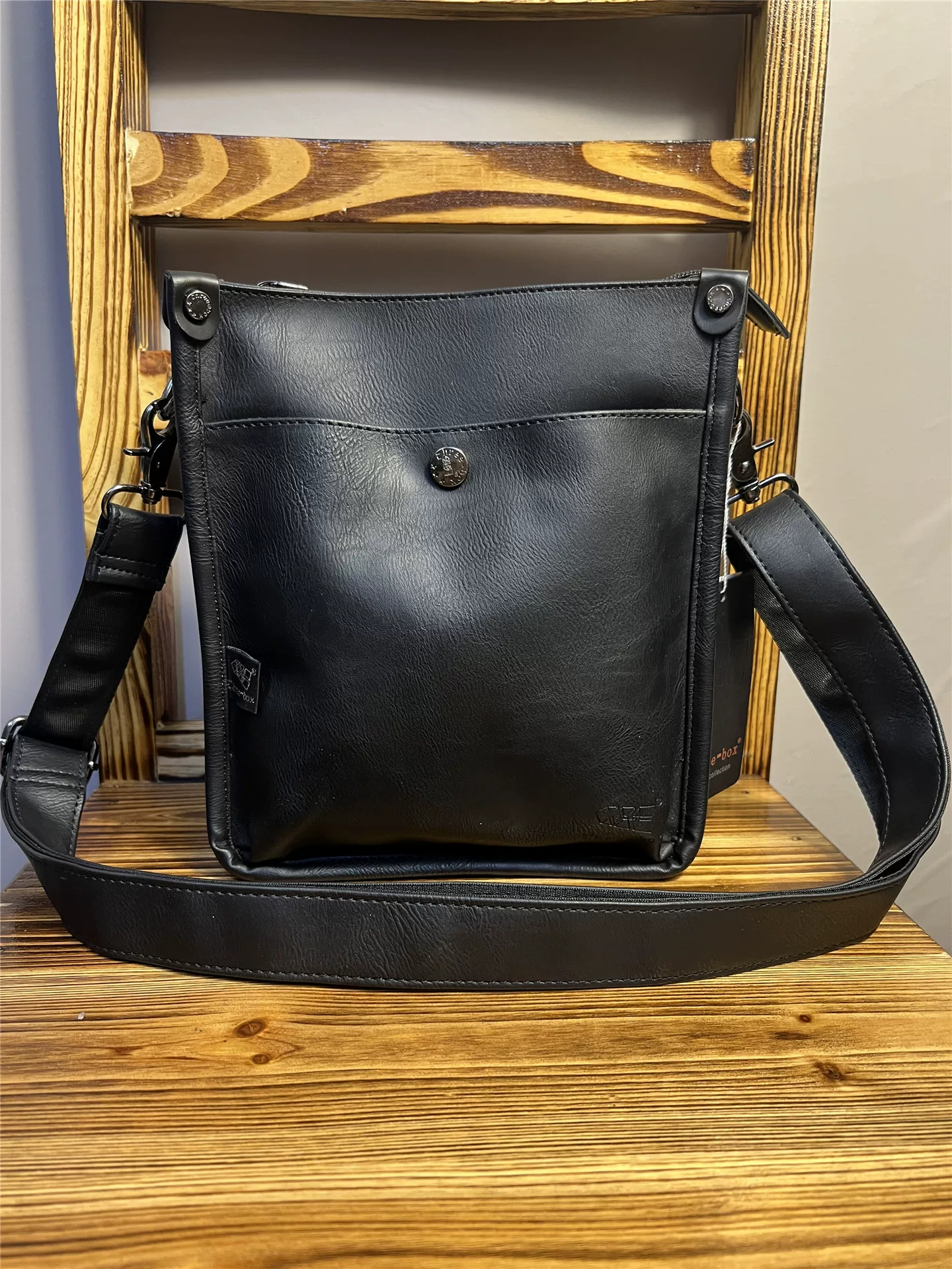 Túi đeo chéo thiết kế độc đáo dành cho nam giới, túi đeo vai bằng da mềm phong cách Nhật Bản dành cho nam và nữ trẻ, ba lô đi làm dọc theo chiều dọc.