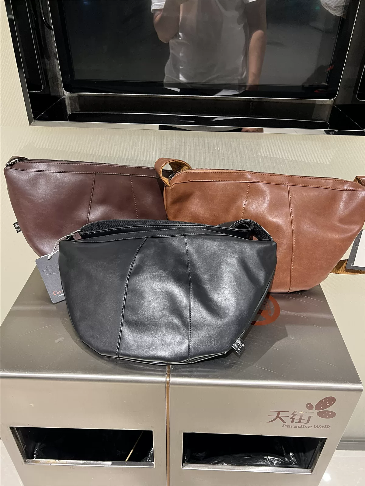 Túi đeo chéo nam 2024 mới, túi bánh bao da mềm sọc phong cách Nhật Bản và Hàn Quốc, túi đeo vai nữ thời trang đơn giản