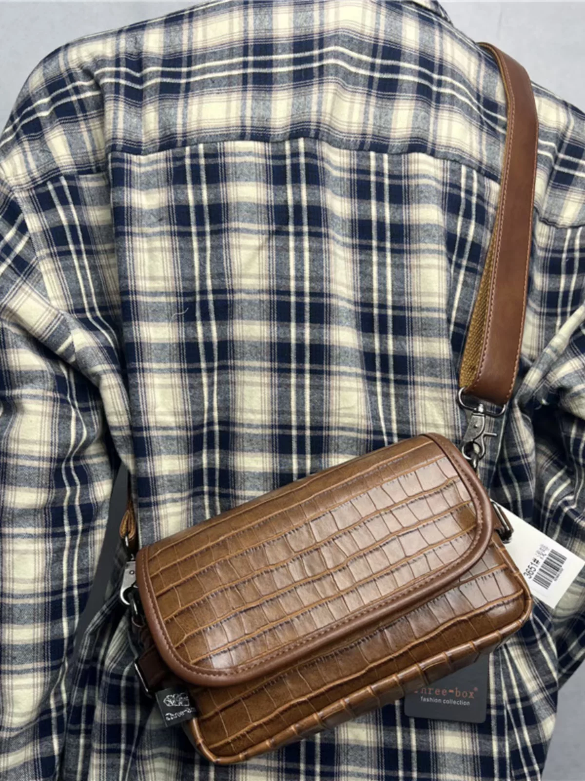 Túi đeo chéo nam họa tiết cá sấu 2025, kiểu dáng giản dị, sọc cá tính, họa tiết đá, phong cách retro, unisex, thời thượng