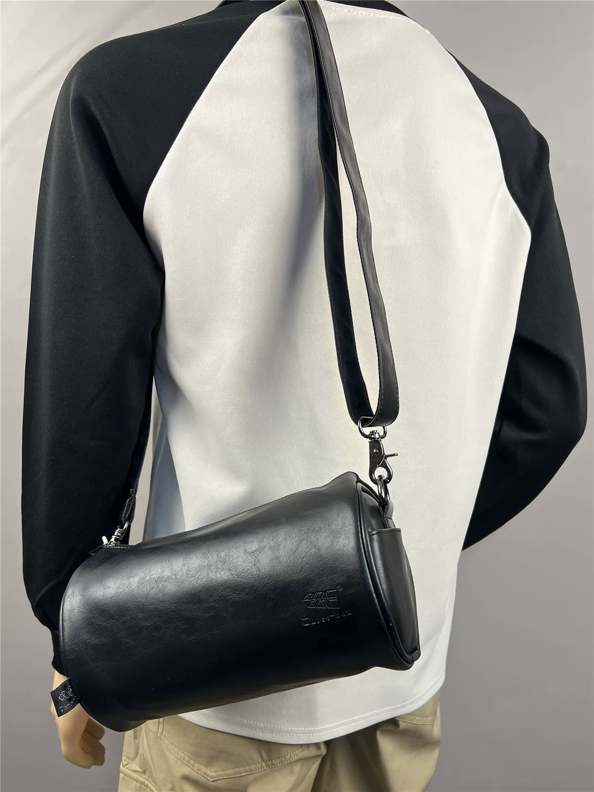 Túi đeo chéo nam hình trụ thiết kế độc đáo theo xu hướng Three-Box, phong cách giản dị, thích hợp đi làm, balo nhỏ cổ điển