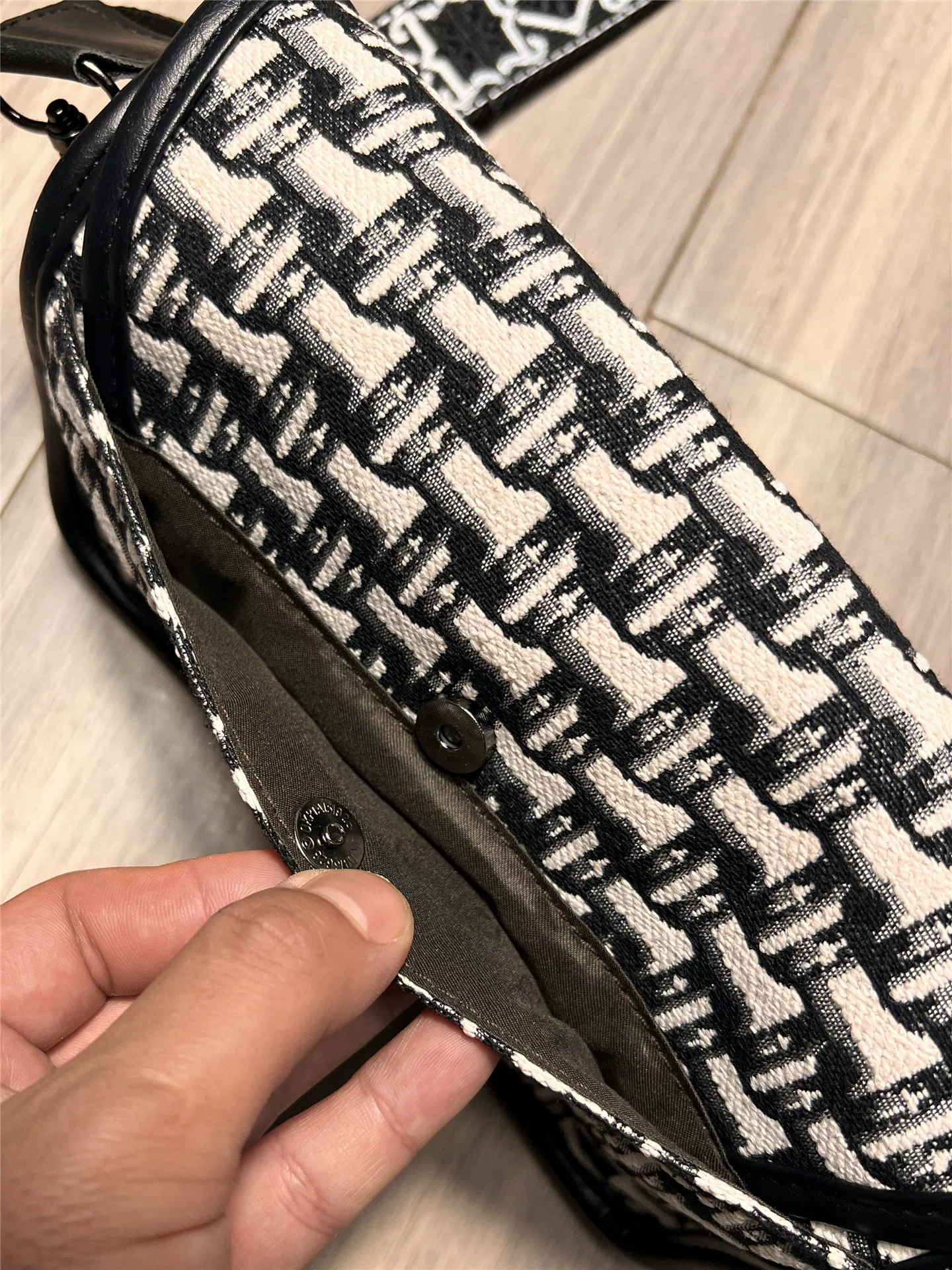 Túi đeo chéo nam nữ họa tiết răng cưa kiểu Nhật thời trang năm 2025, balo vải bố dành cho tuổi teen, túi đeo chéo phong cách ins