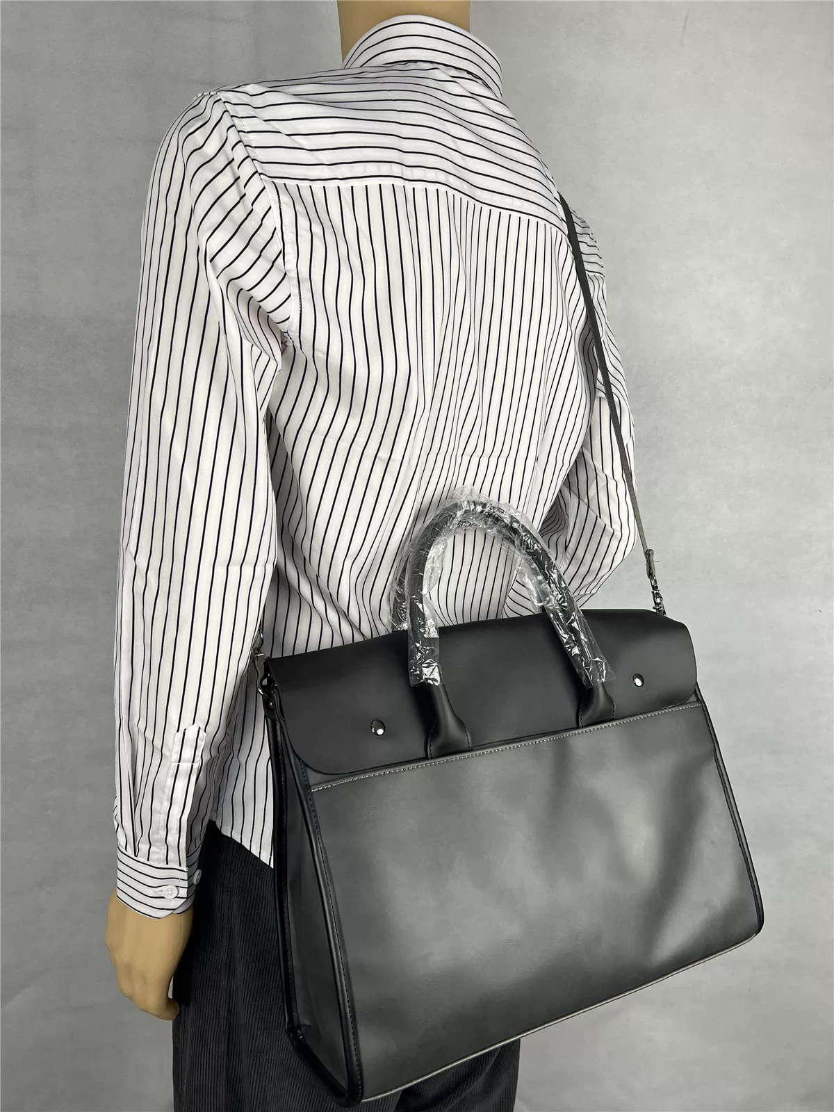 Xu hướng thời trang 2025: túi xách nam phong cách Nhật Bản và Hàn Quốc, túi xách retro thời thượng, chất liệu da ngựa điên, cặp da công sở