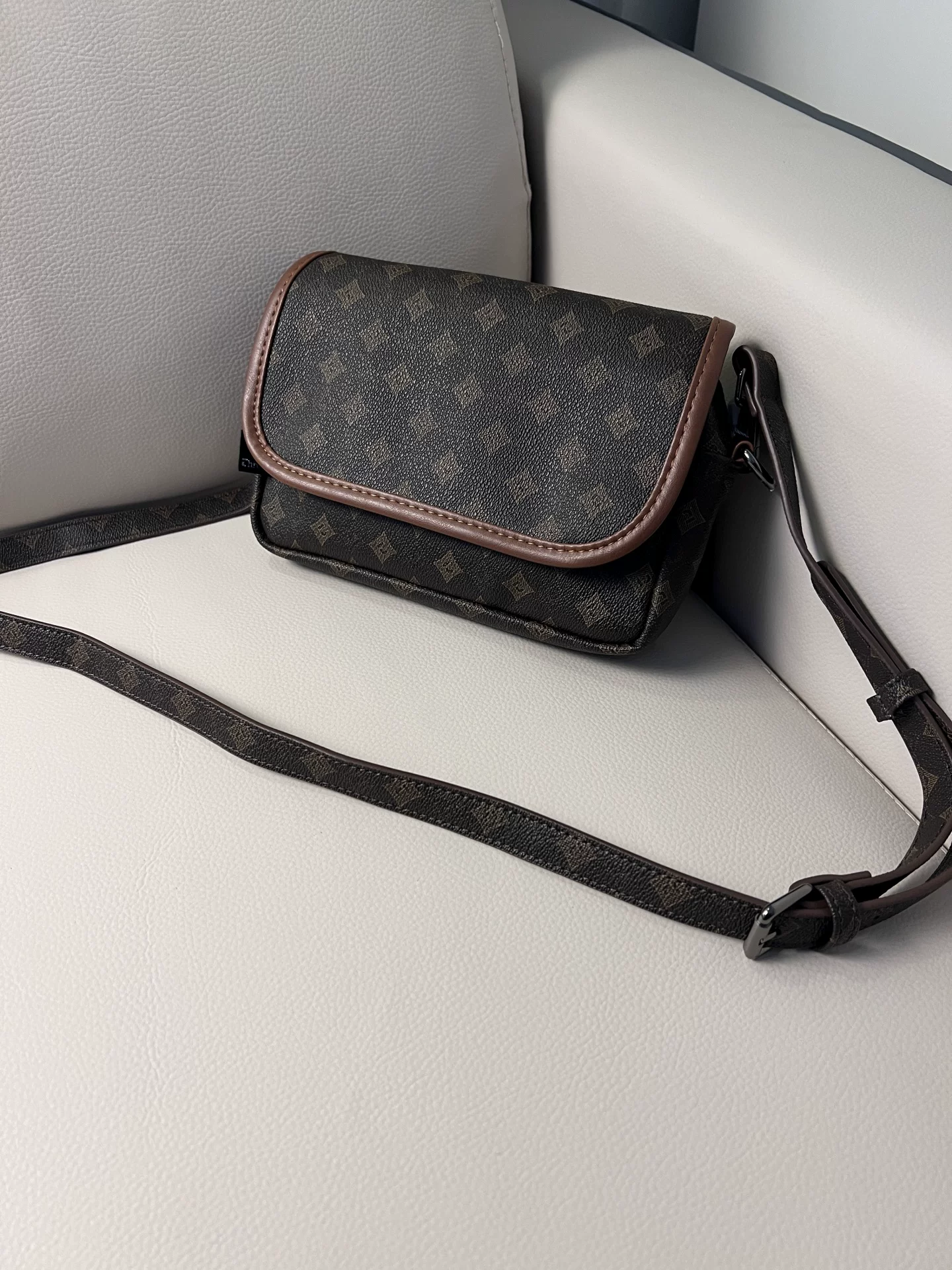 Túi đeo vai da in hình hợp thời trang dành cho nam giới phong cách Nhật Bản túi đeo chéo phong cách doanh nhân túi nhỏ kẻ sọc đeo chéo unisex túi cổ điển