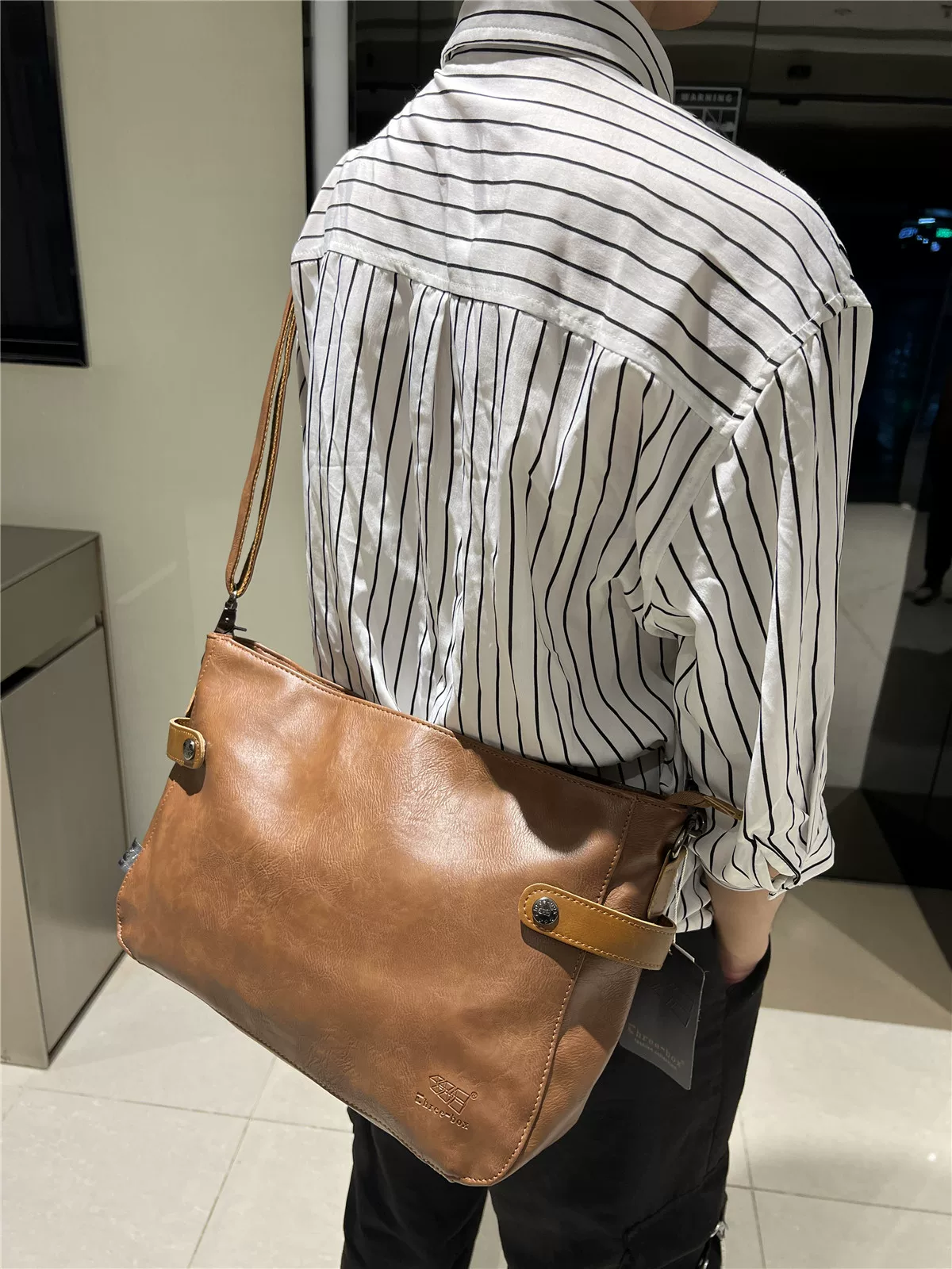 Túi đeo chéo nam sang trọng nhẹ nhàng, ba lô da mềm sức chứa lớn, túi đi làm và đi làm thông thường, túi đeo vai nam phong cách retro hợp thời trang