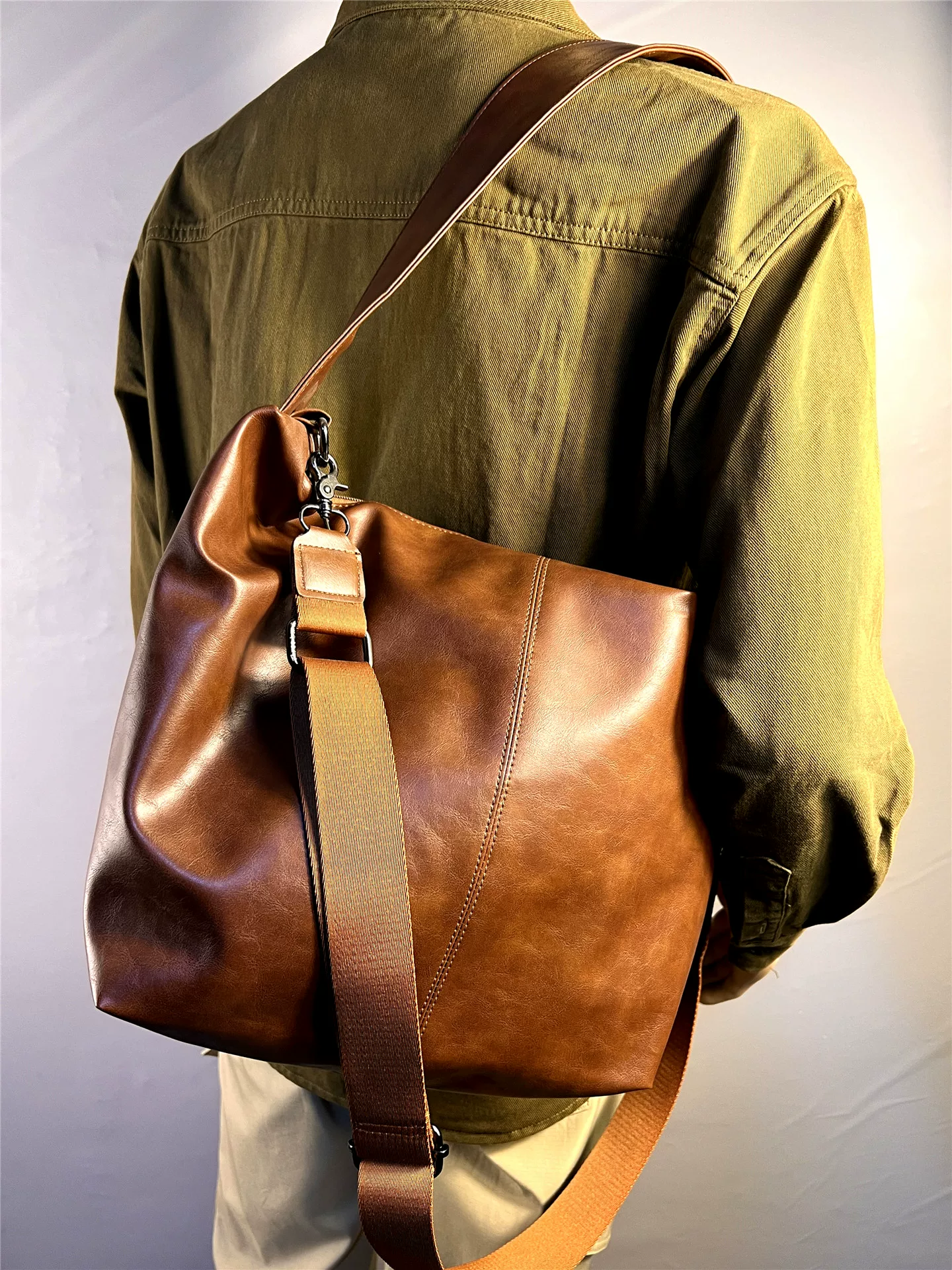 Túi đeo chéo nam thời trang 2025, túi du lịch ngắn ngày ngoài trời, túi đeo vai đơn giản, dung tích lớn, kiểu dáng hiện đại