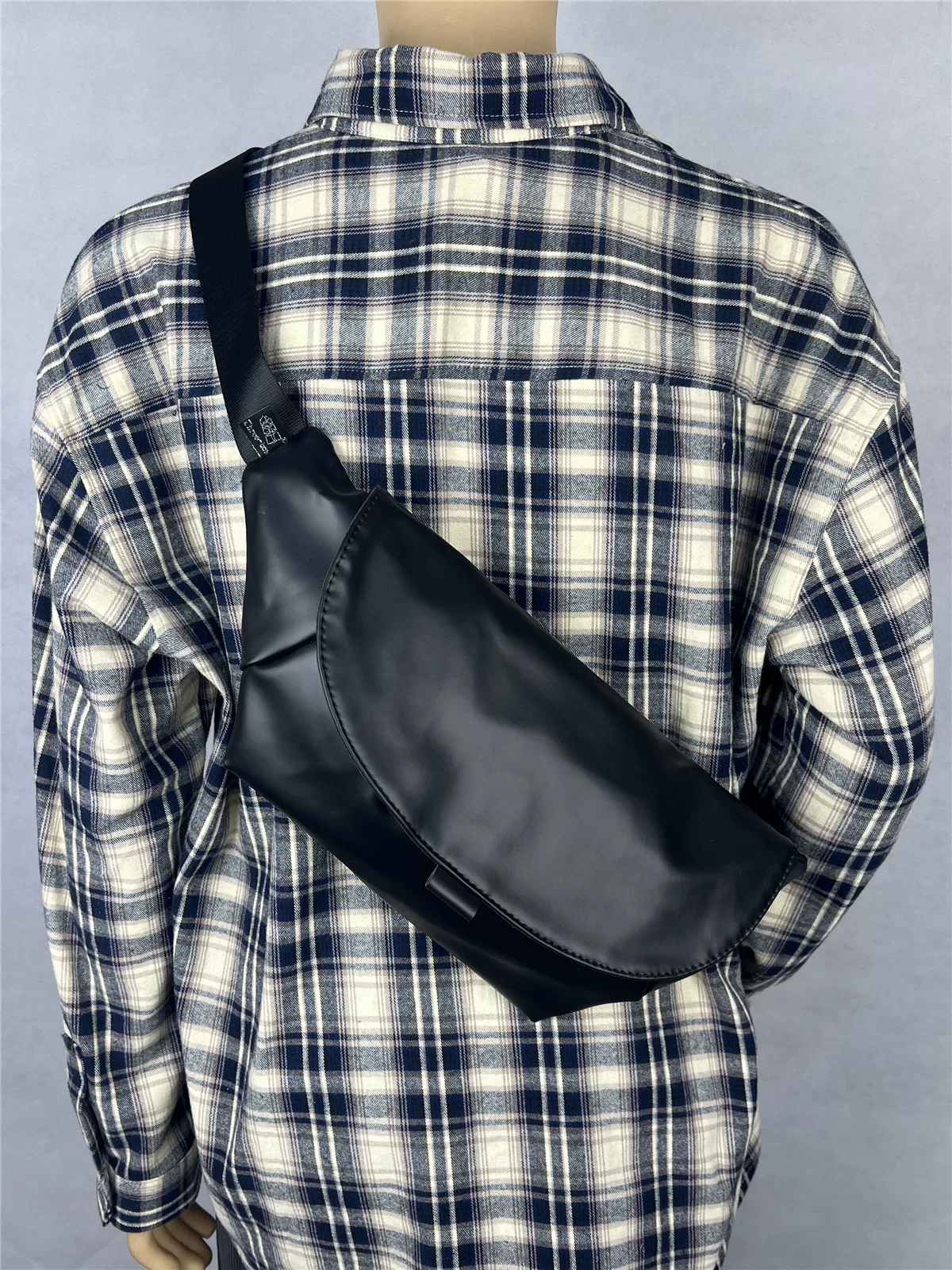 Túi đeo ngực nam thời trang threebox phong cách Nhật Bản và Hàn Quốc Túi đeo chéo bằng da sáng bóng dành cho nam giới Túi đeo thắt lưng sức chứa lớn thông thường dành cho nam giới và phụ nữ trẻ