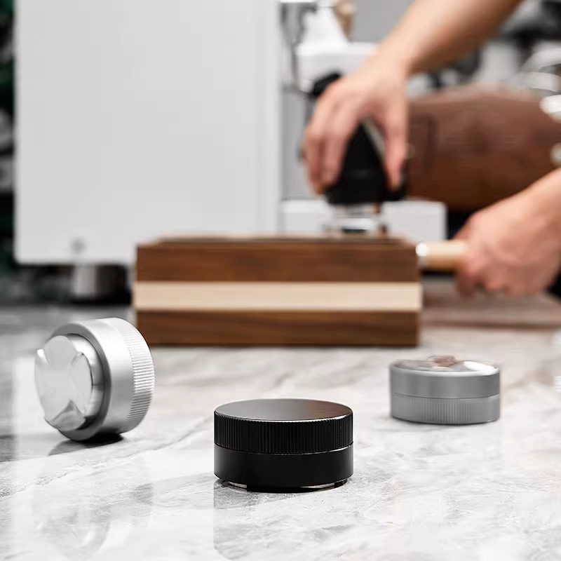 Máy phân phối bột cà phê mới, điều chỉnh trọng lực tự động, phân phối và ép bột bằng thép không gỉ, dụng cụ nén bột 51/53/58mm