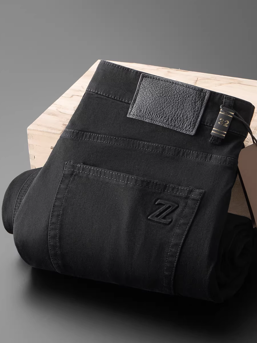 Quần jean nam cotton mỏng màu đen tuyền, dáng thẳng, chất liệu denim, giặt mềm, đa năng, co giãn, thoáng khí, phong cách thường ngày, thích hợp cho mùa xuân và mùa hè