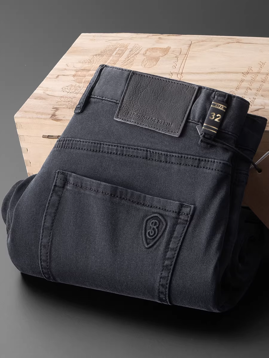Quần jean nam chất liệu cotton lụa đá nhẹ, co giãn, dáng thẳng, màu xám đậm, trơn, đa năng, giặt mềm, phong cách thường ngày