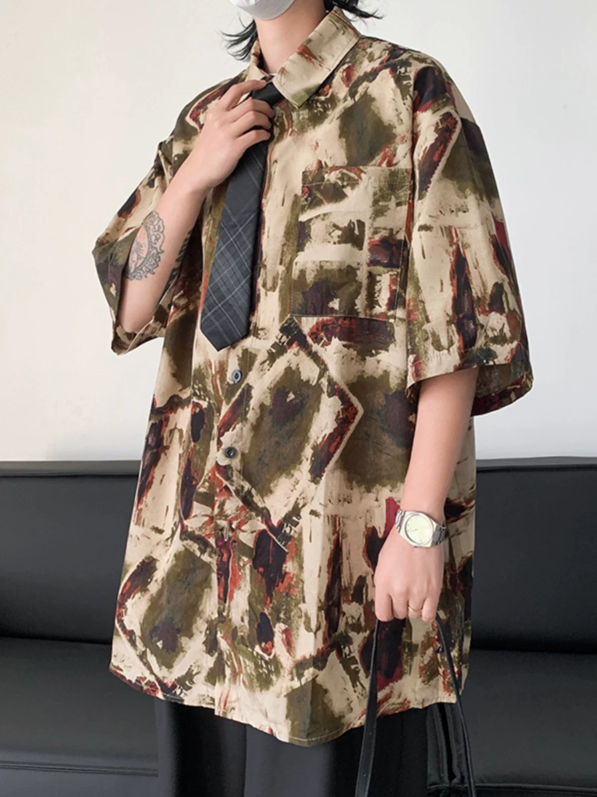 Áo sơ mi hoa văn cổ điển kiểu Mỹ dành cho nam, áo sơ mi đi biển bằng vải lụa băng mềm mại, tay ngắn, áo khoác cặp đôi mỏng hợp thời trang mùa hè.