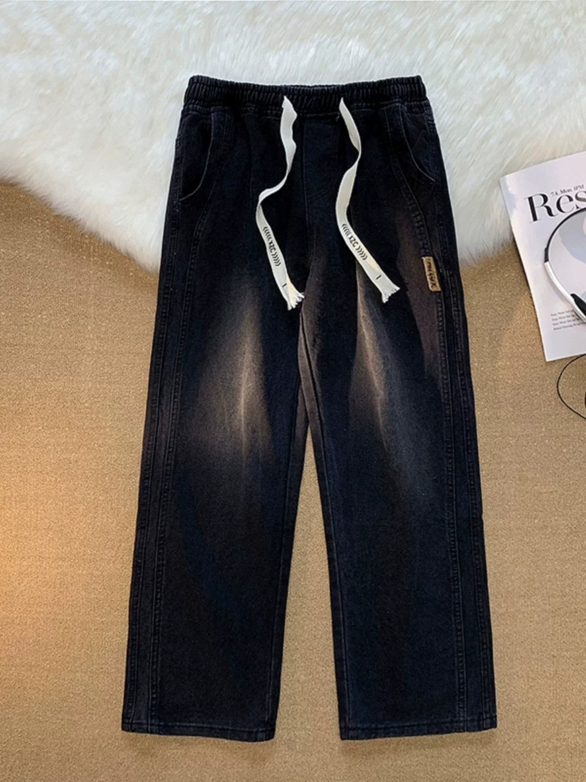 Quần jeans lưng thun chất liệu denim, kiểu dáng thời trang, phong cách trẻ trung dành cho nam giới, mùa xuân thu, kiểu Nhật, dáng rộng, ống thẳng, dài.