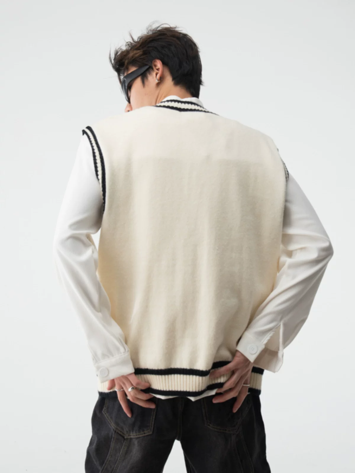 Áo len cổ chữ V phong cách học viện dành cho nam, áo len dệt kim retro Mỹ mùa thu đông, áo vest cặp đôi thời thượng.