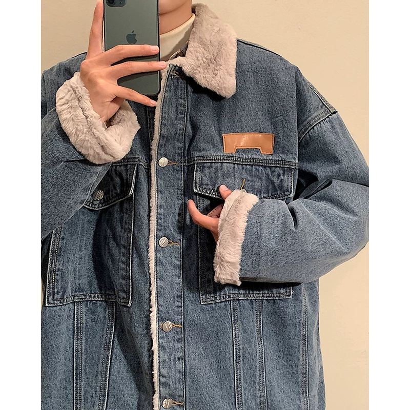 Áo khoác denim cotton dày lót lông cừu dành cho nam, áo khoác cotton lông cừu dáng rộng phong cách Hồng Kông mùa đông, áo khoác độn bông cặp đôi retro thời thượng.