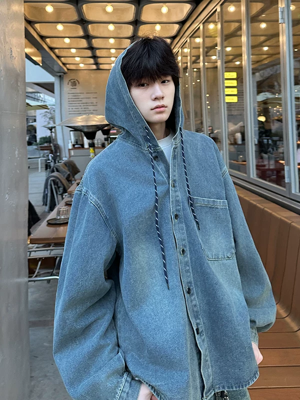 Áo khoác denim cổ điển mùa xuân thu dành cho nam, áo khoác có mũ rộng rãi, áo khoác thường ngày phong cách retro Mỹ thời thượng.