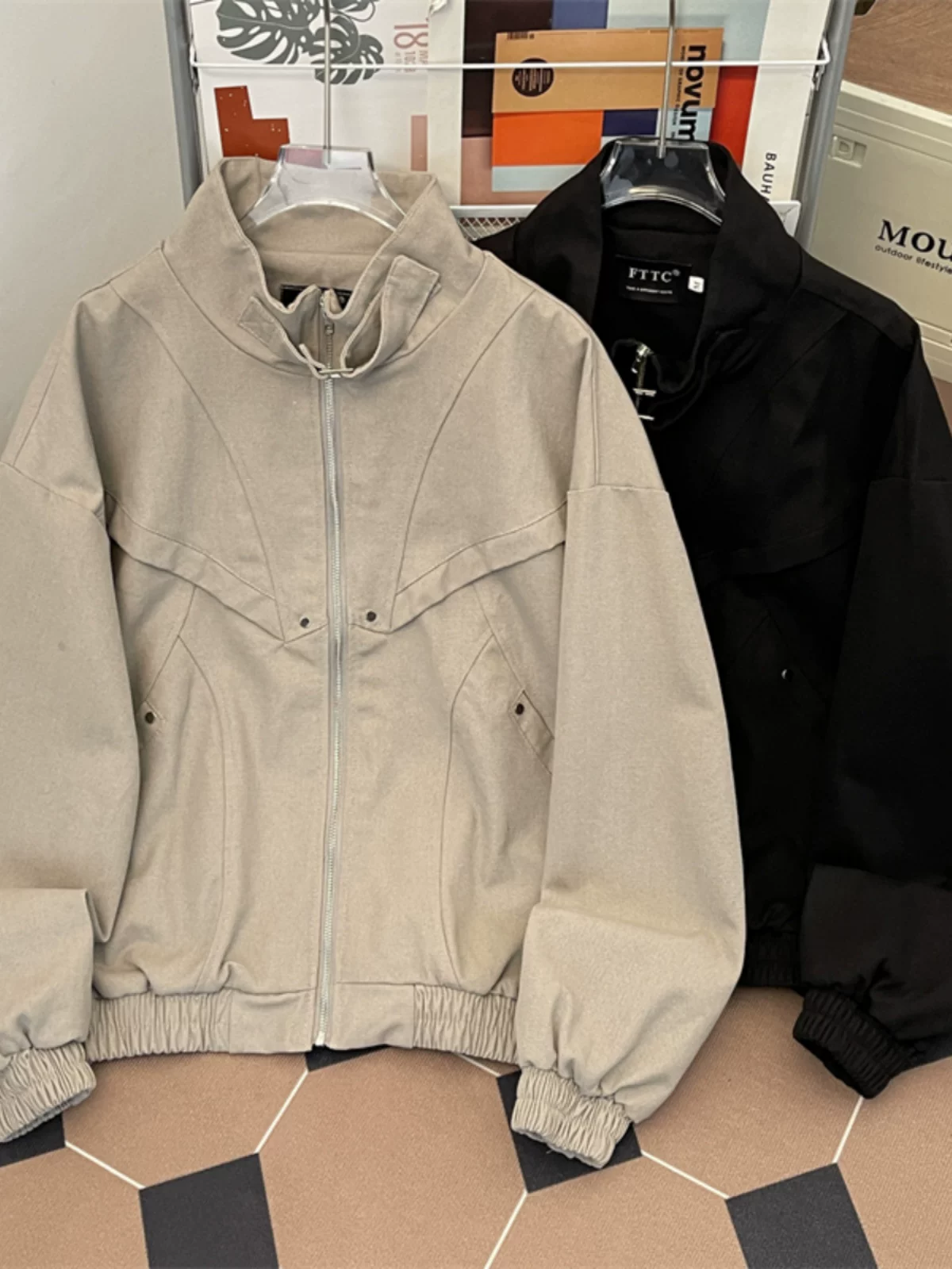 Áo khoác cổ đứng bằng vải canvas đã qua xử lý, thiết kế ngắn, phong cách phi công Mỹ thời thượng mùa xuân thu dành cho nam.