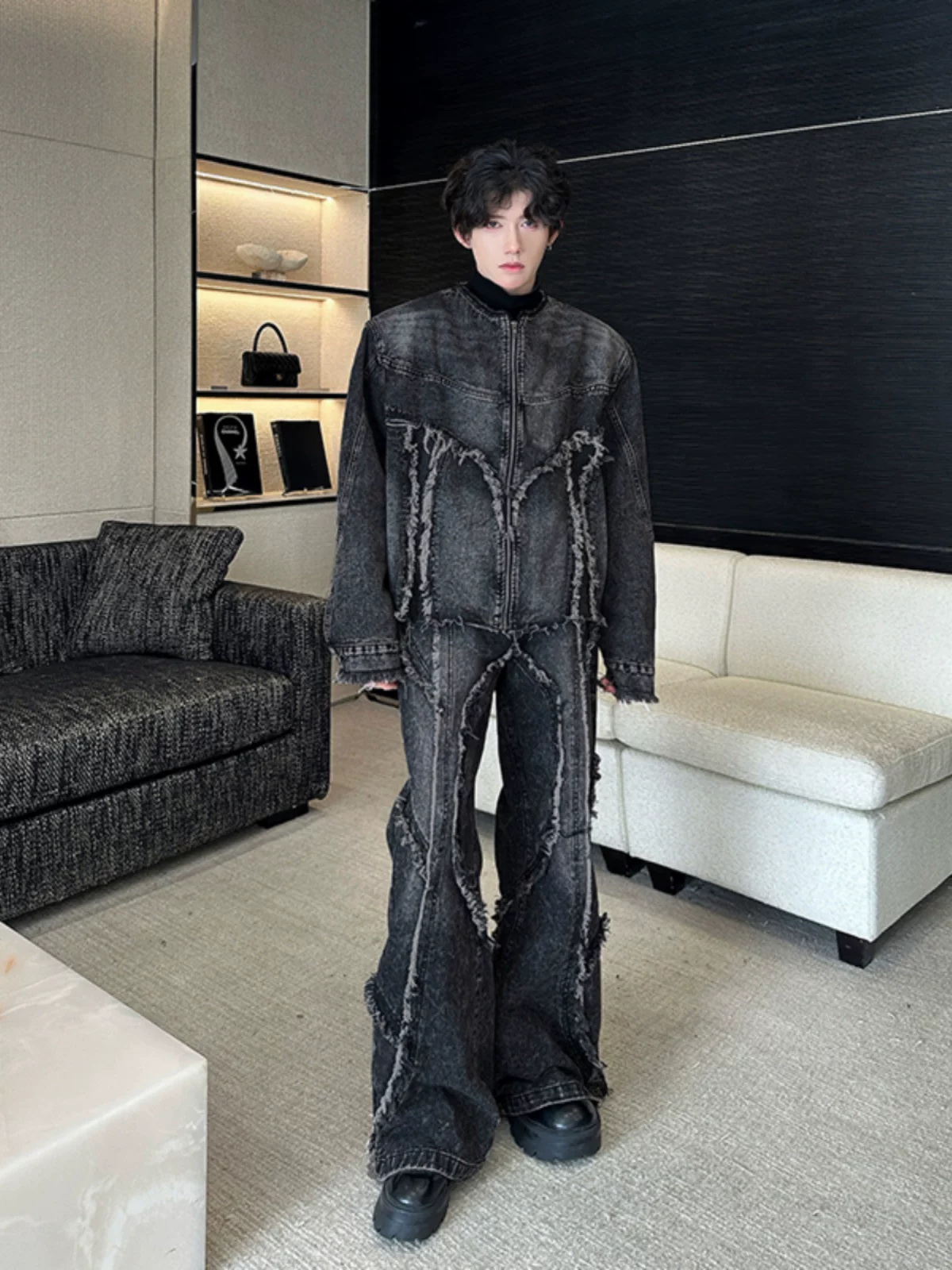 Bộ áo khoác denim kiểu Mỹ chất lượng cao dành cho nam, áo khoác viền tua rua mùa xuân thu phối cùng quần dài hơi loe, bộ trang phục thời thượng.
