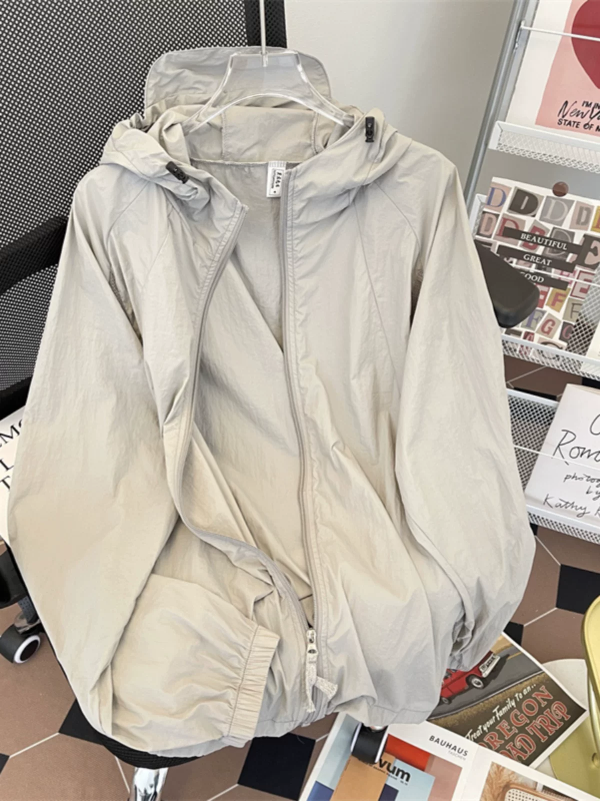 Áo khoác vải lụa băng mát lạnh cho nam và nữ, quần áo chống nắng đi bộ đường dài ngoài trời mùa hè, áo khoác chống tia UV nhẹ, rộng rãi, hợp thời trang.