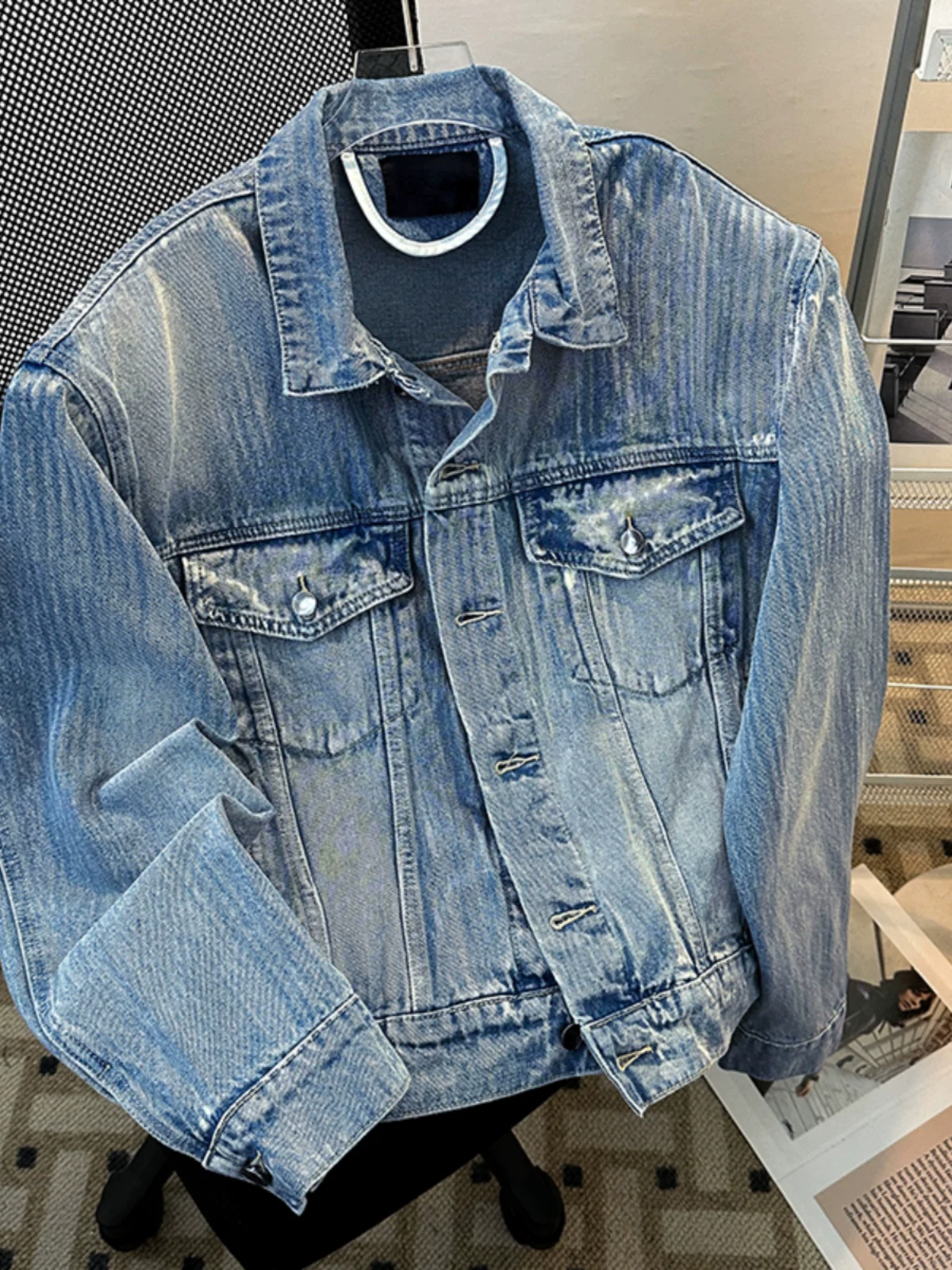 Áo khoác denim ngắn có đệm vai dành cho nam, áo khoác ngoài kiểu Mỹ thời thượng mùa xuân thu, áo khoác ngoài dáng rộng, chất liệu washed.