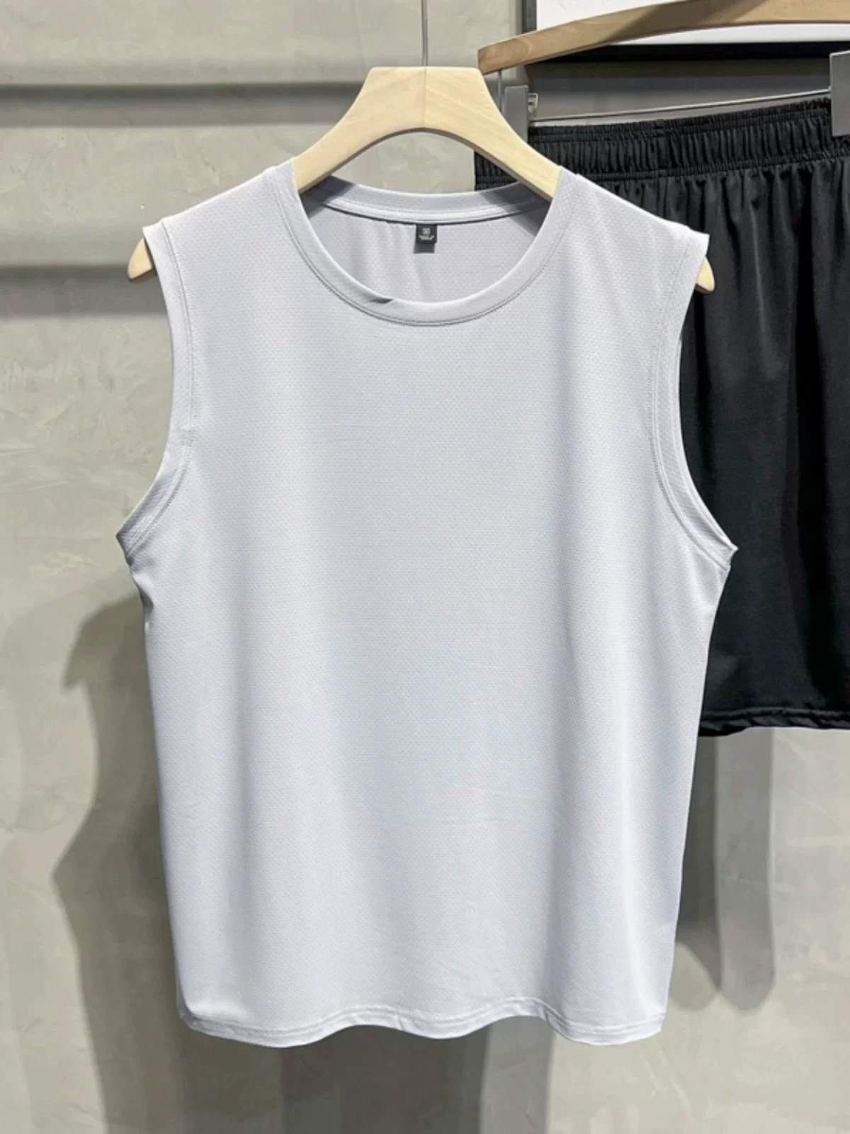 Áo vest lưới lụa băng dành cho nam, phong cách Hồng Kông, áo thun không tay rộng rãi mùa hè, áo ba lỗ thể thao đa năng thời trang.