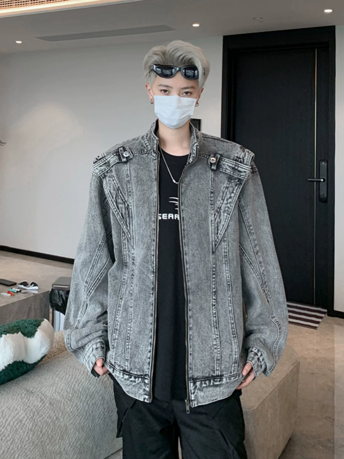 Áo khoác denim nam phong cách Mỹ cổ điển mùa xuân thu, có đệm vai, kiểu dáng rộng rãi, hợp thời trang, mang lại cảm giác cao cấp.