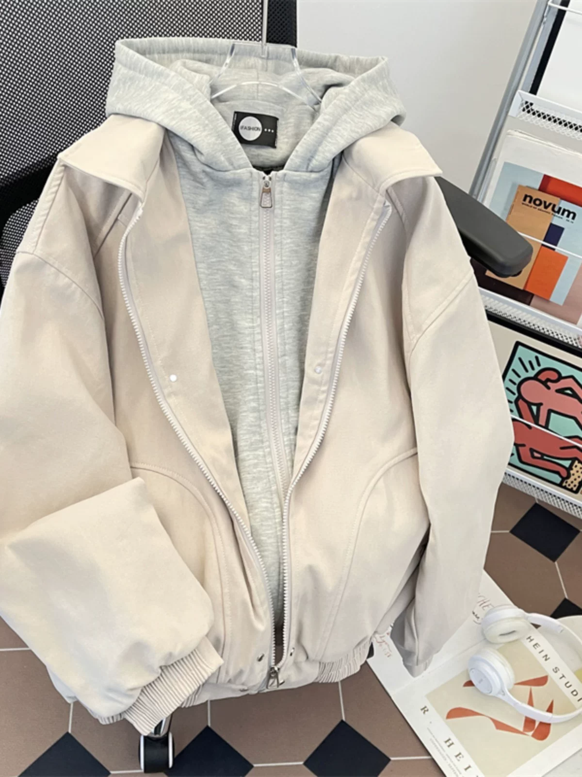 Áo khoác giả hai mảnh phong cách Mỹ dành cho nam, áo khoác có mũ trùm đầu thương hiệu thời trang cổ điển mùa xuân thu, quần áo cặp đôi thiết kế hợp thời trang.