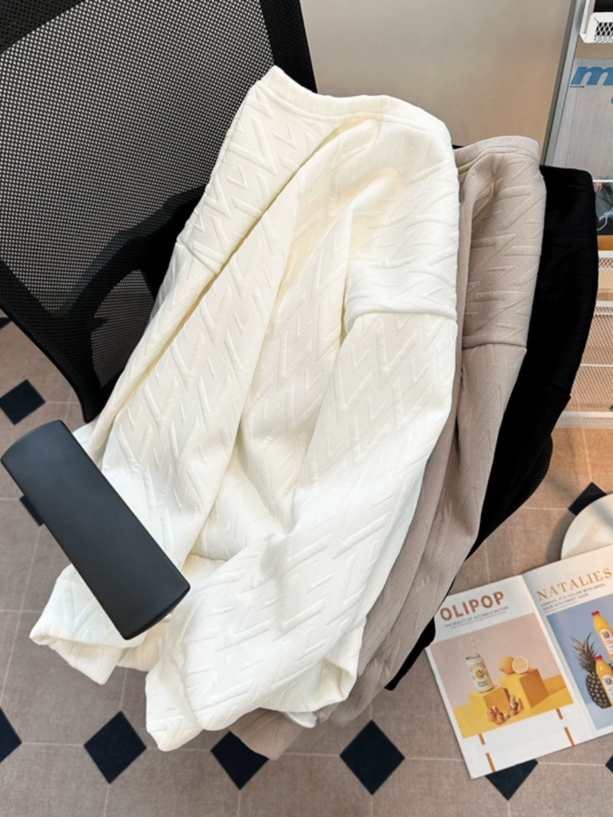 Áo nỉ jacquard hợp thời trang mùa xuân thu dành cho nam, áo lót cổ tròn dáng rộng, áo khoác học sinh đa năng phong cách Hàn Quốc.