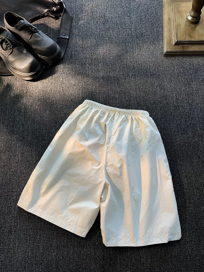 Quần short xếp ly thời trang dành cho nam, quần năm phần rộng rãi thoáng khí nhanh khô mùa hè, quần short đi biển ống rộng phong cách retro Mỹ.