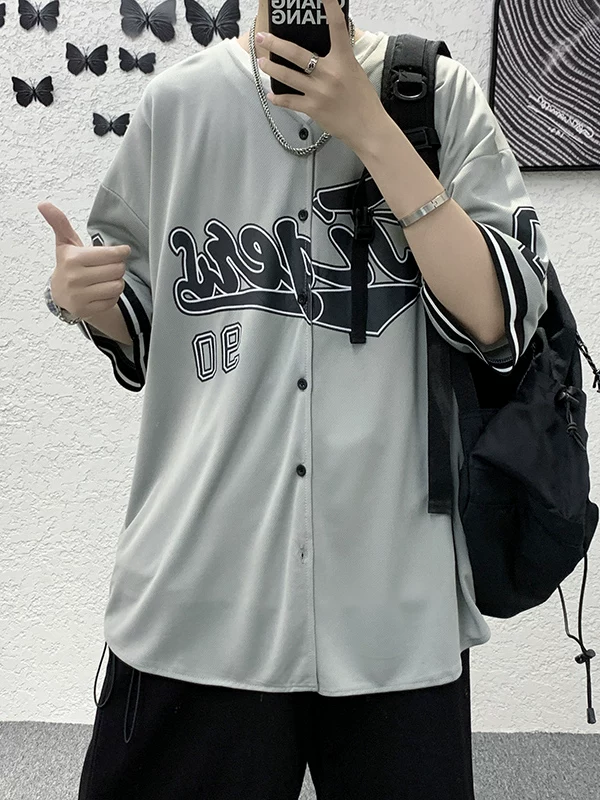 Áo thun cardigan ngắn tay mùa hè dành cho nam, áo bóng chày cổ điển phong cách Hồng Kông, áo thun năm tay dáng rộng hợp thời trang của thương hiệu thời thượng.