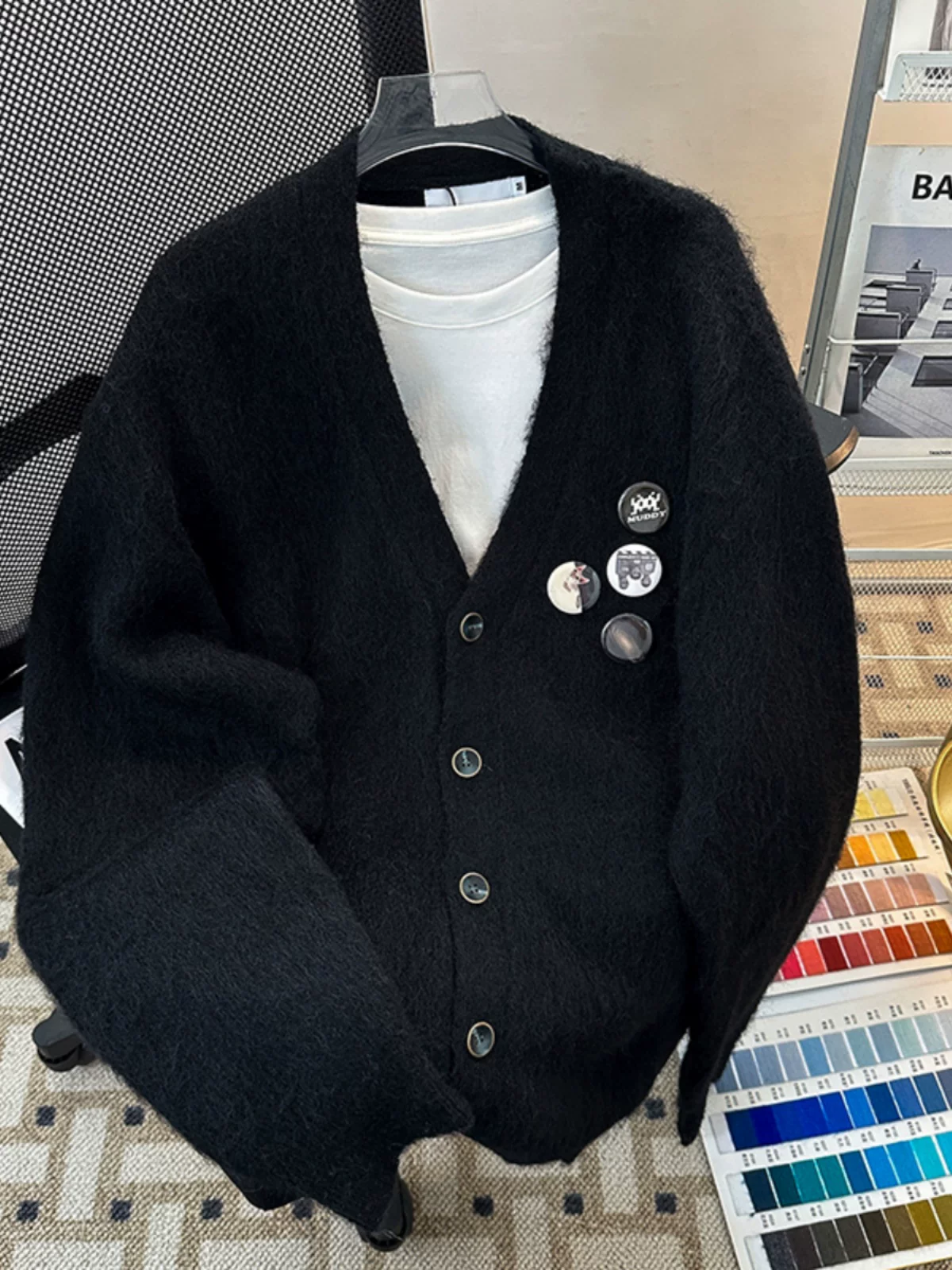 Áo len cổ chữ V có huy hiệu thiết kế dành cho nam, áo len dệt kim cao cấp hợp thời trang thu đông, áo khoác cardigan dáng rộng phong cách Mỹ dành cho cặp đôi.